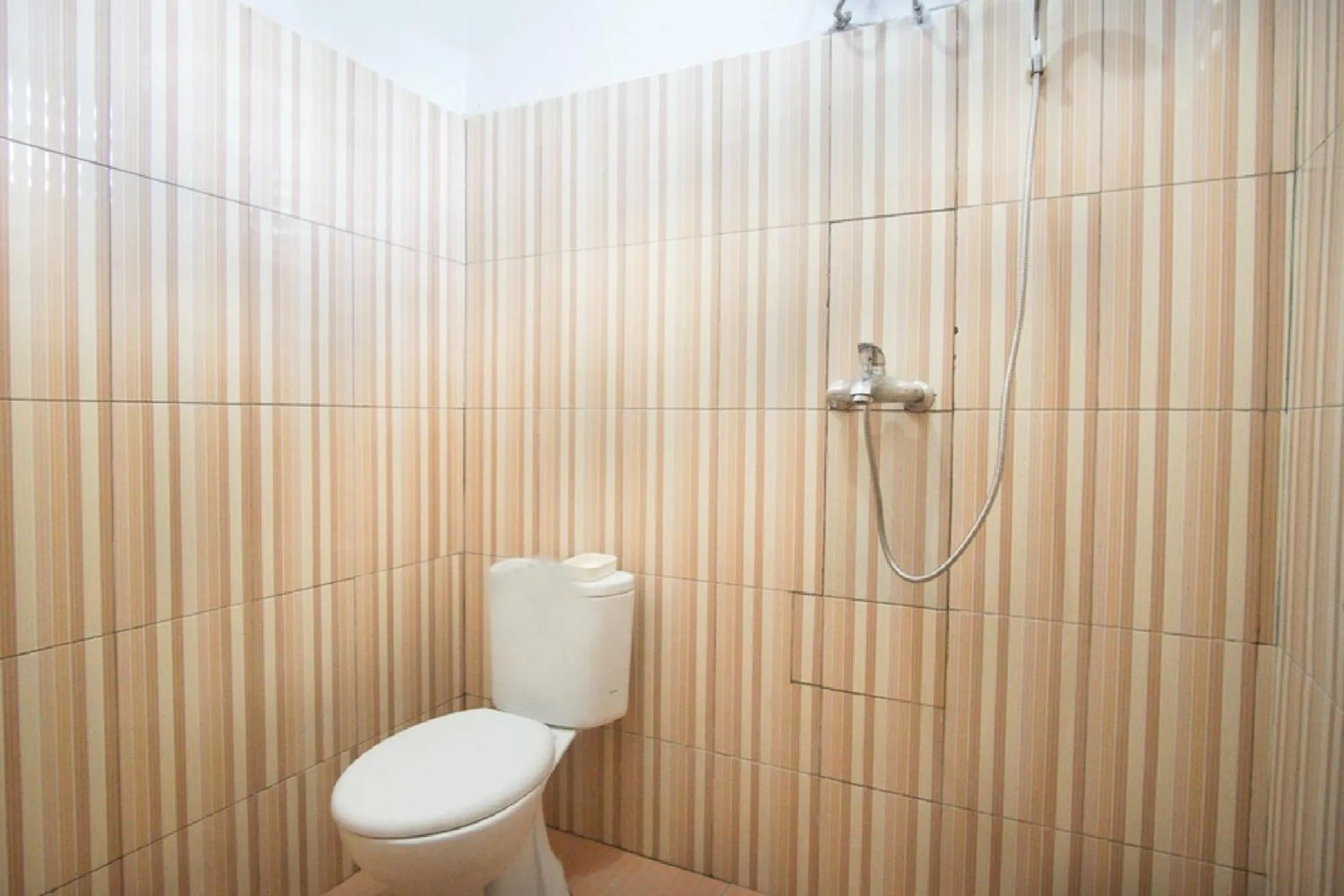 Bathroom in RedDoorz near Mal Abepura