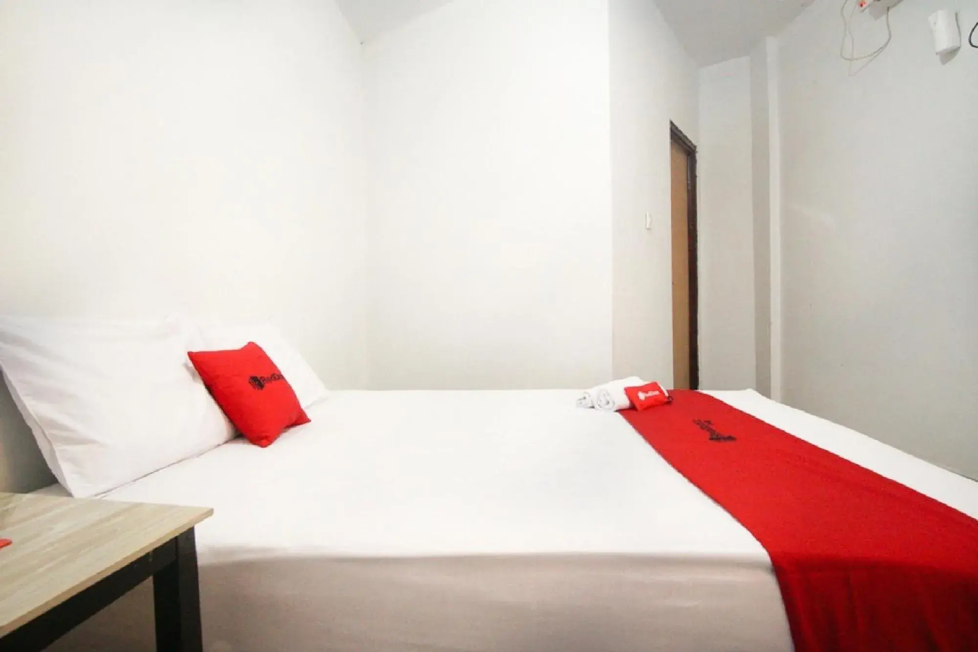 Bedroom, Bed in RedDoorz near Mal Abepura Bedroom, Bed in RedDoorz near Mal Abepura