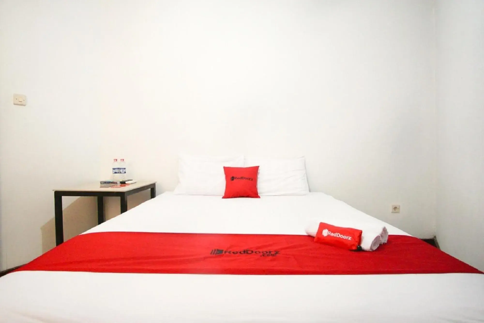 Bed in RedDoorz near Mal Abepura Bed in RedDoorz near Mal Abepura