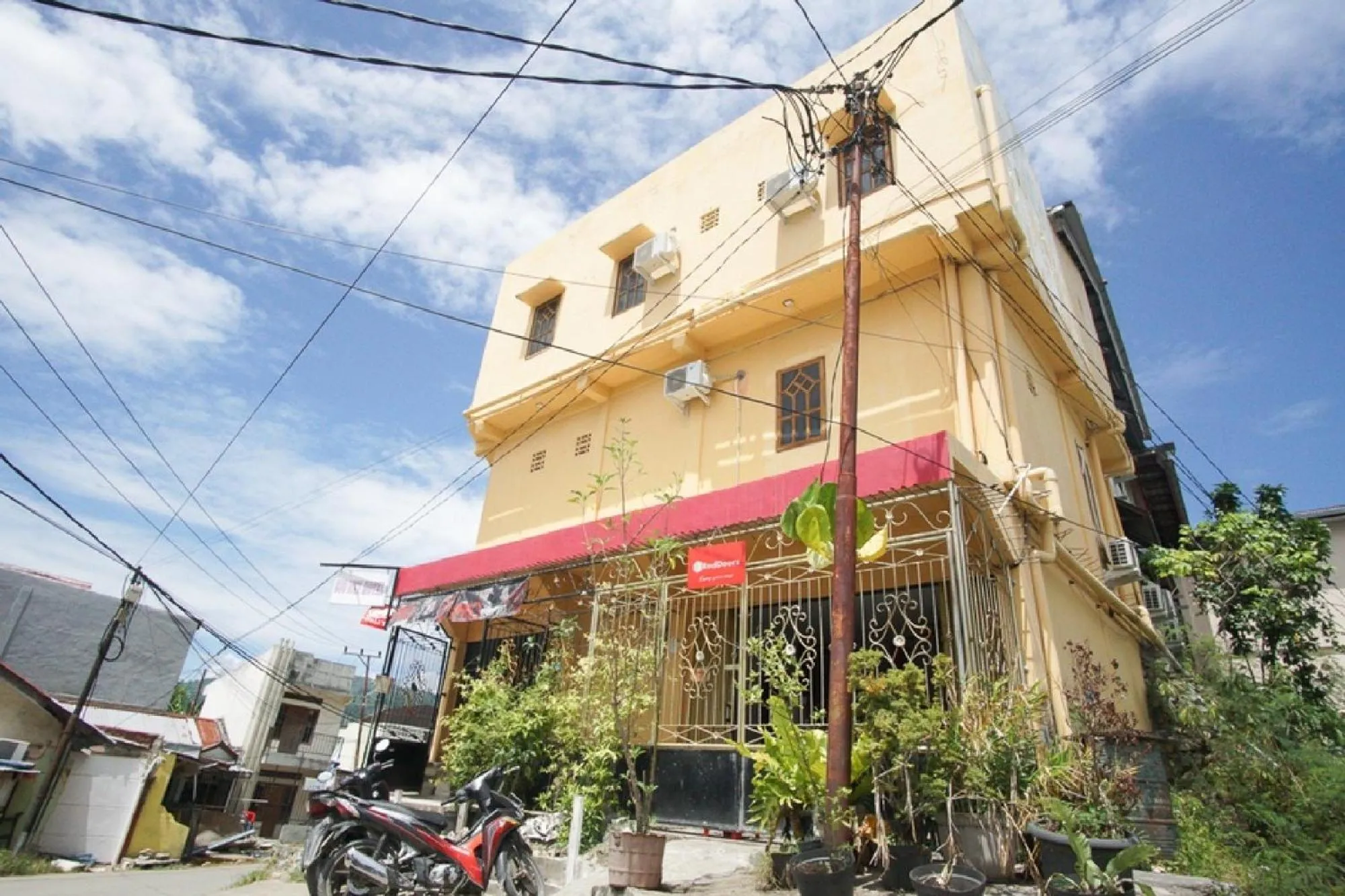 Property building in RedDoorz near Mal Abepura