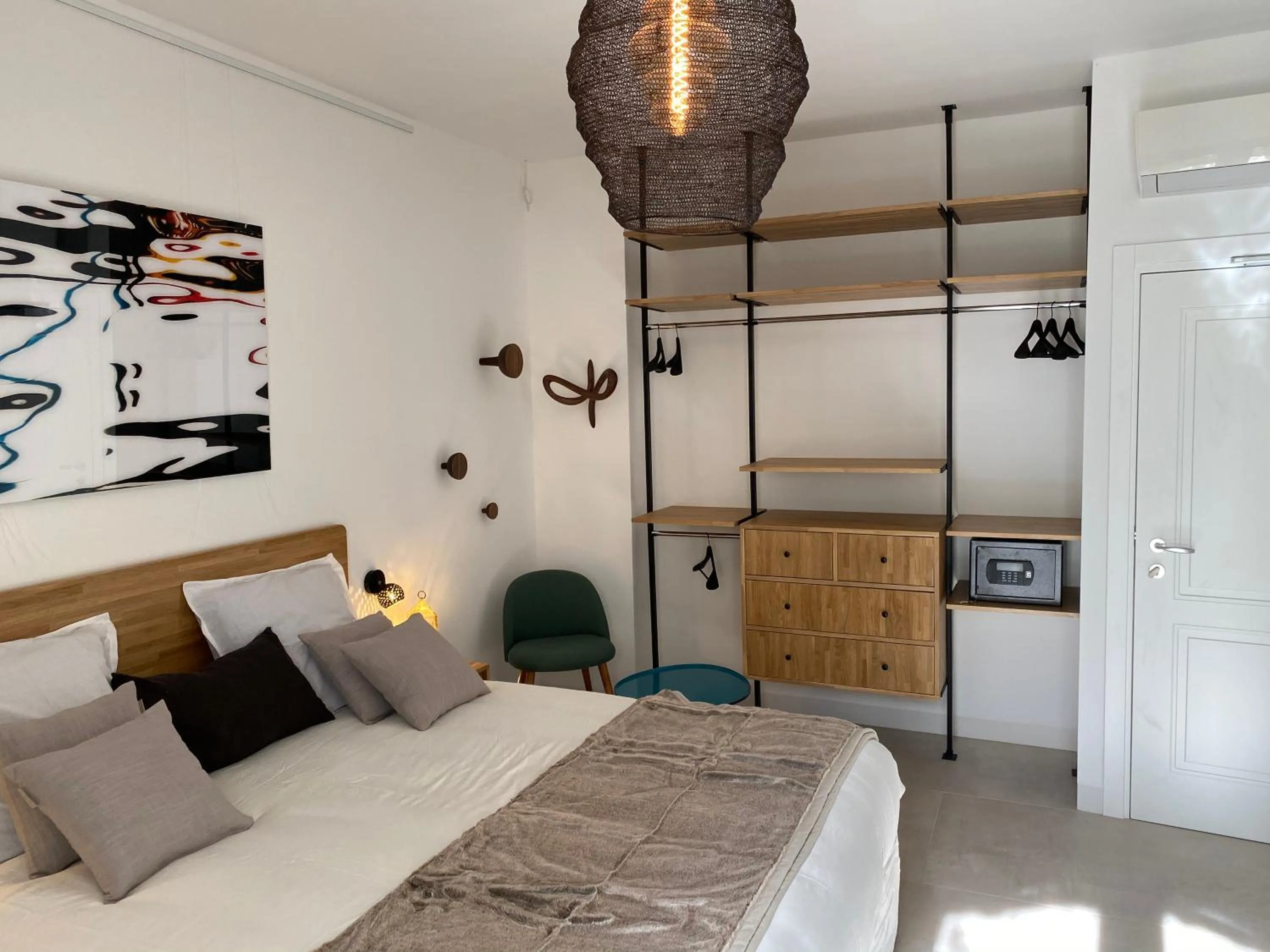 Bedroom, Bed in LA MAISON DE ROBINSON