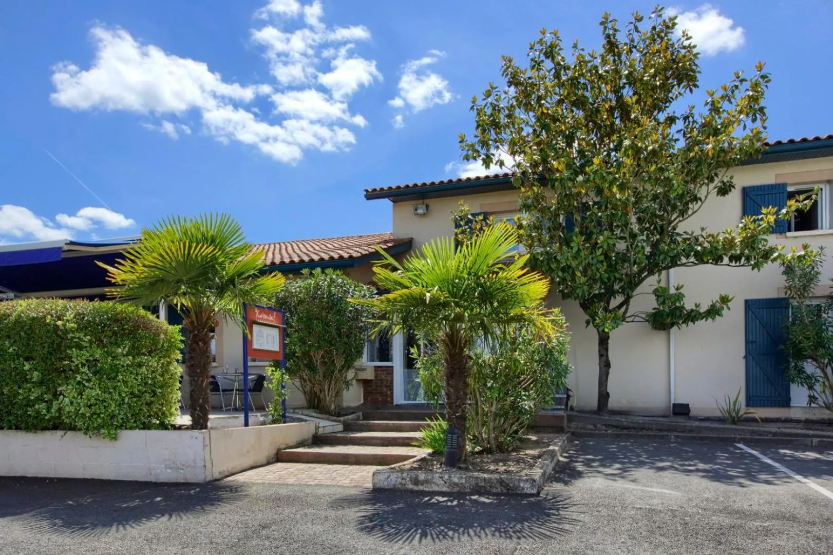 Property building in Kyriad Libourne Saint Emilion