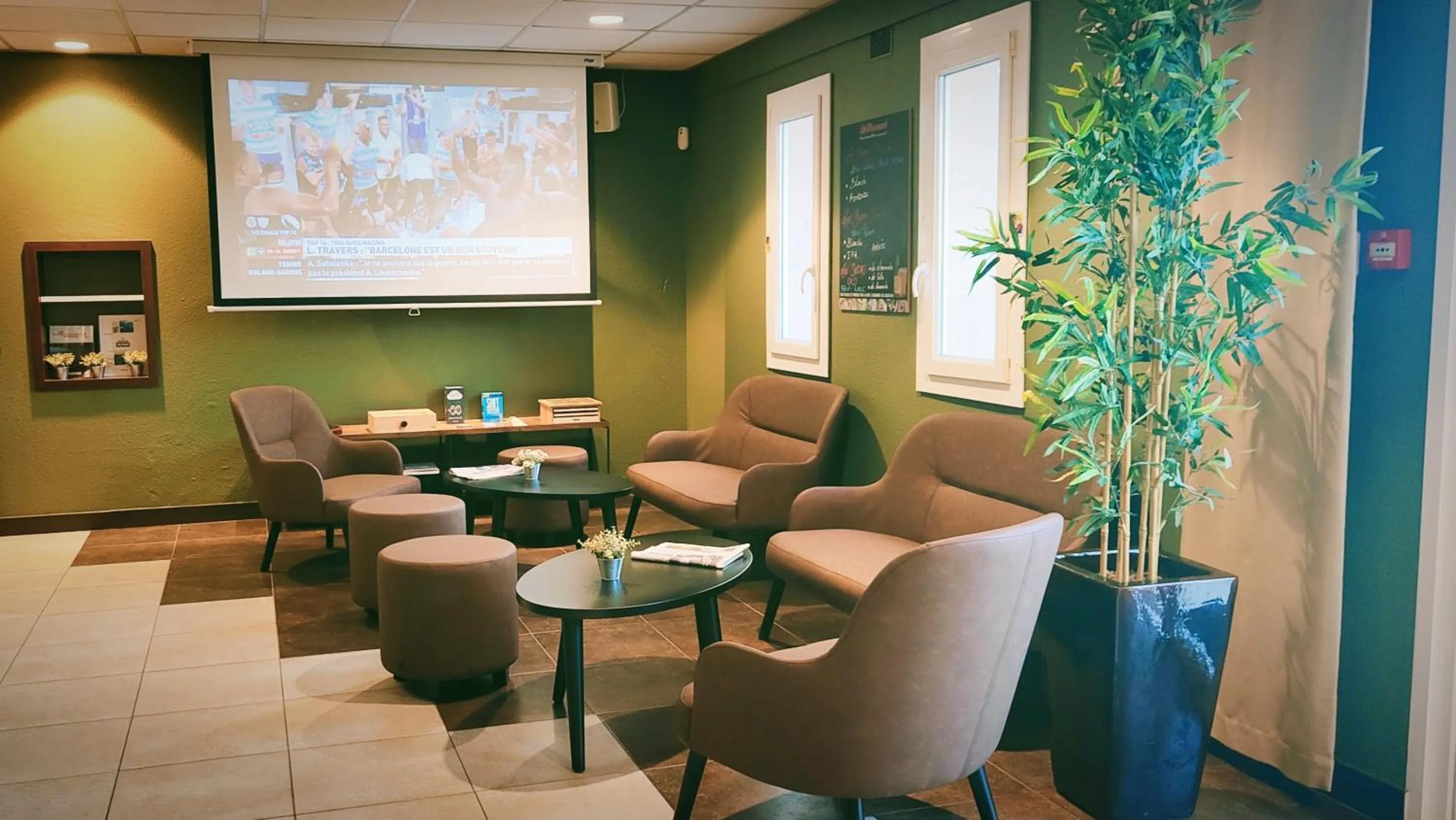 TV and multimedia in Kyriad Libourne Saint Emilion