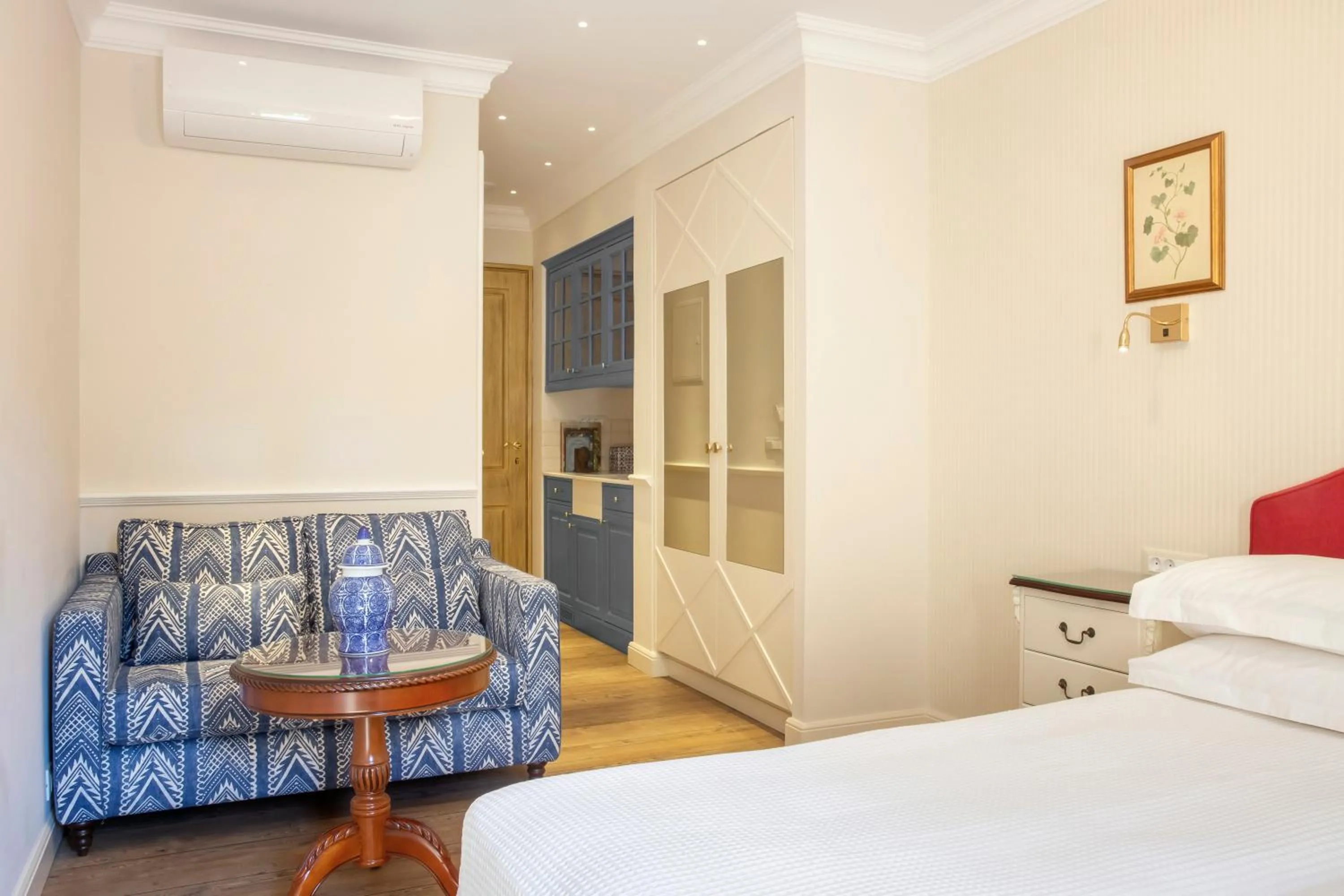 Photo of the whole room, Bed in Kouneni Apartments