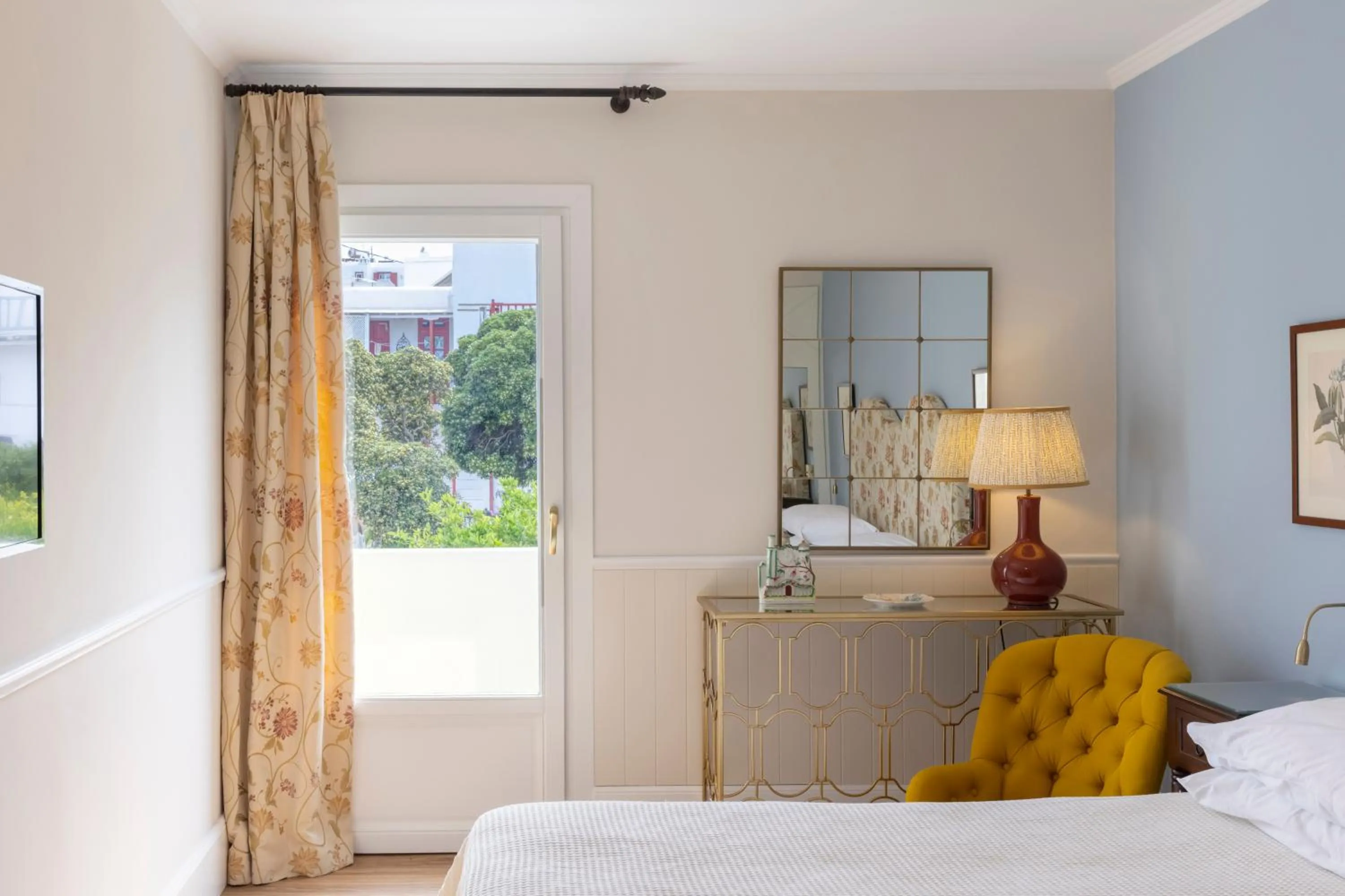 Bed in Kouneni Apartments