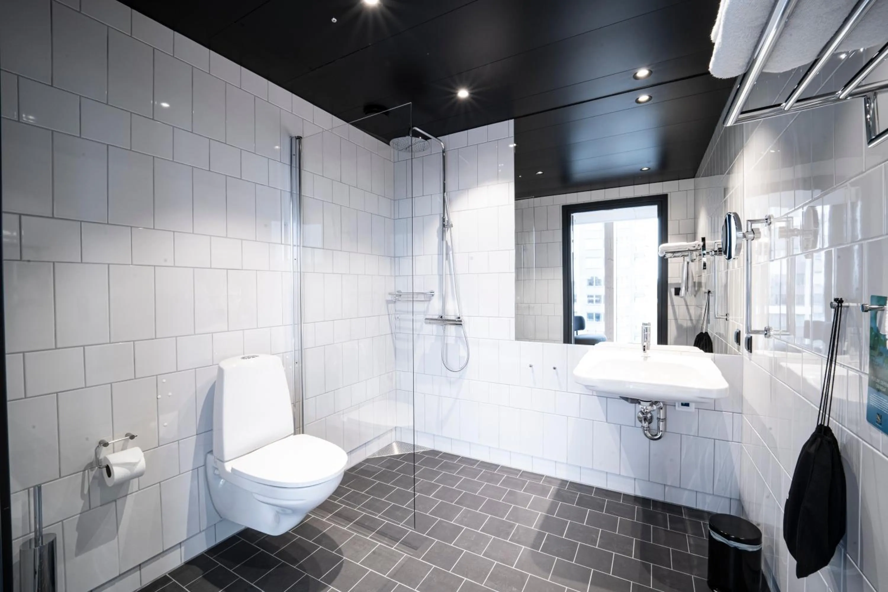 Shower in Quality Hotel Strawberry Arena