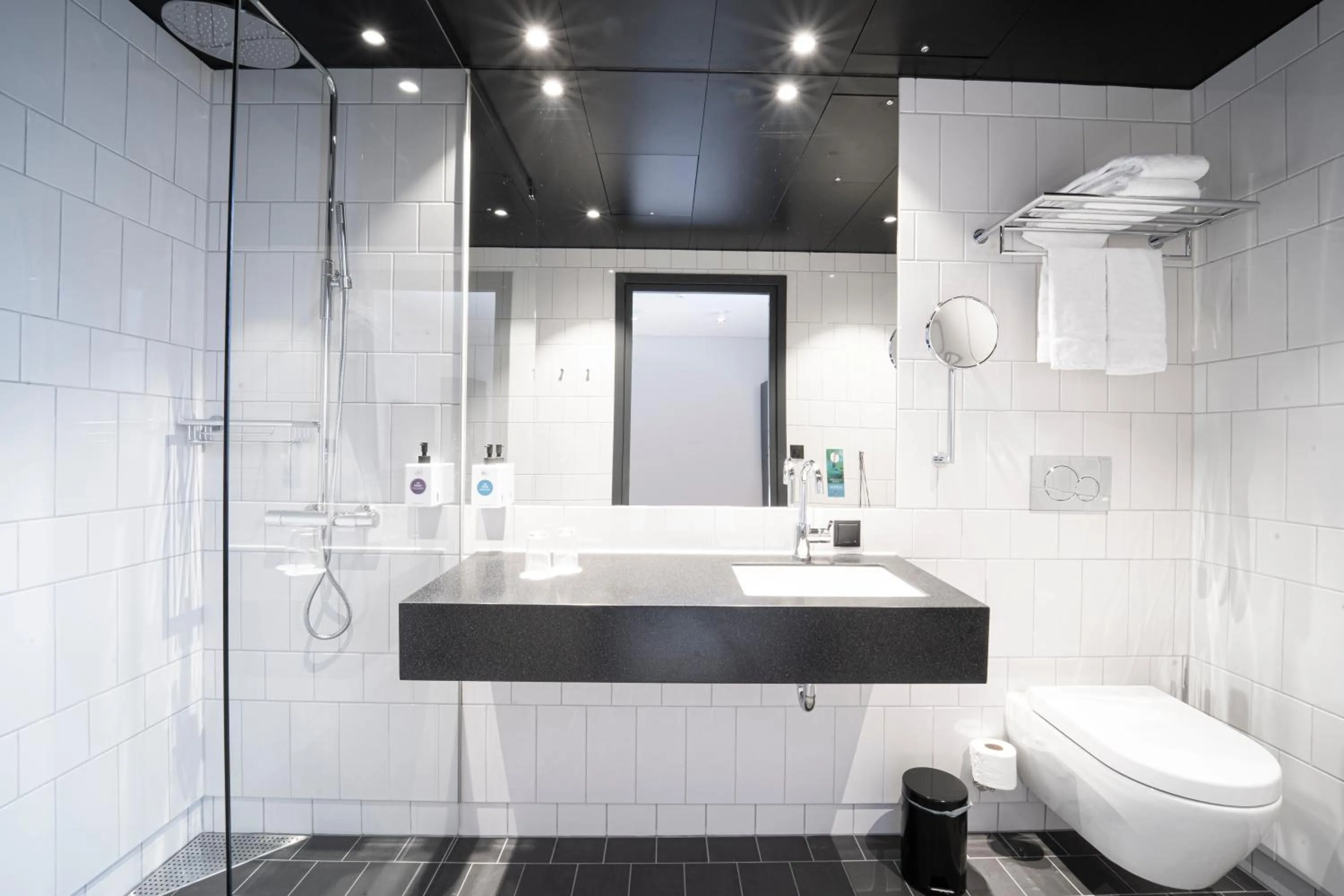 Shower in Quality Hotel Strawberry Arena