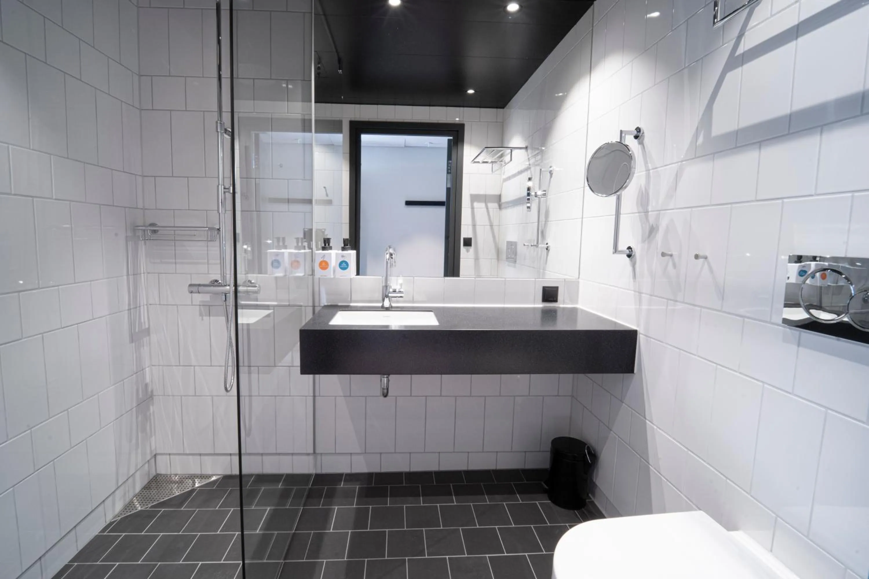 Shower in Quality Hotel Strawberry Arena