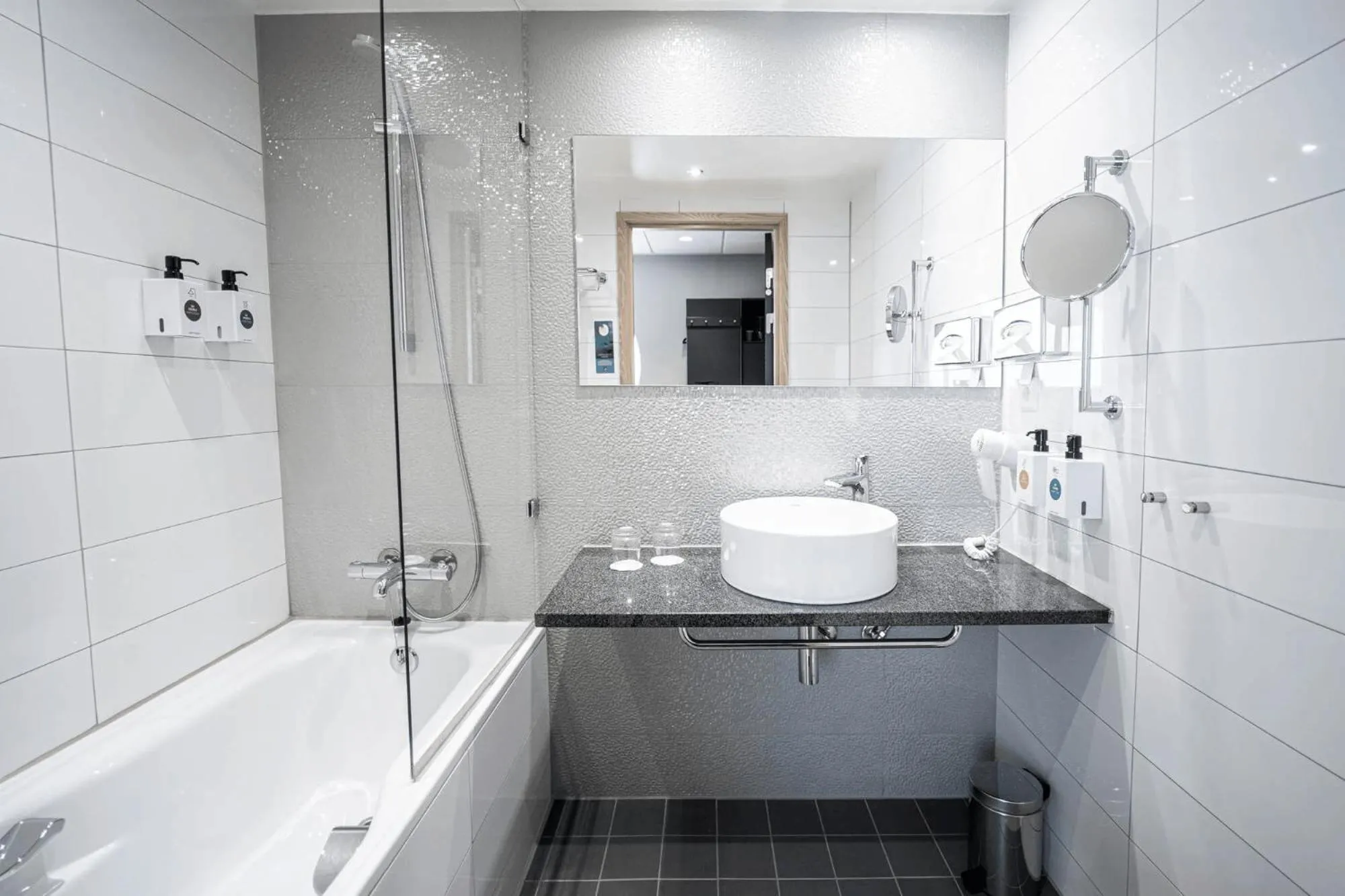 Bathroom in Quality Hotel Strawberry Arena