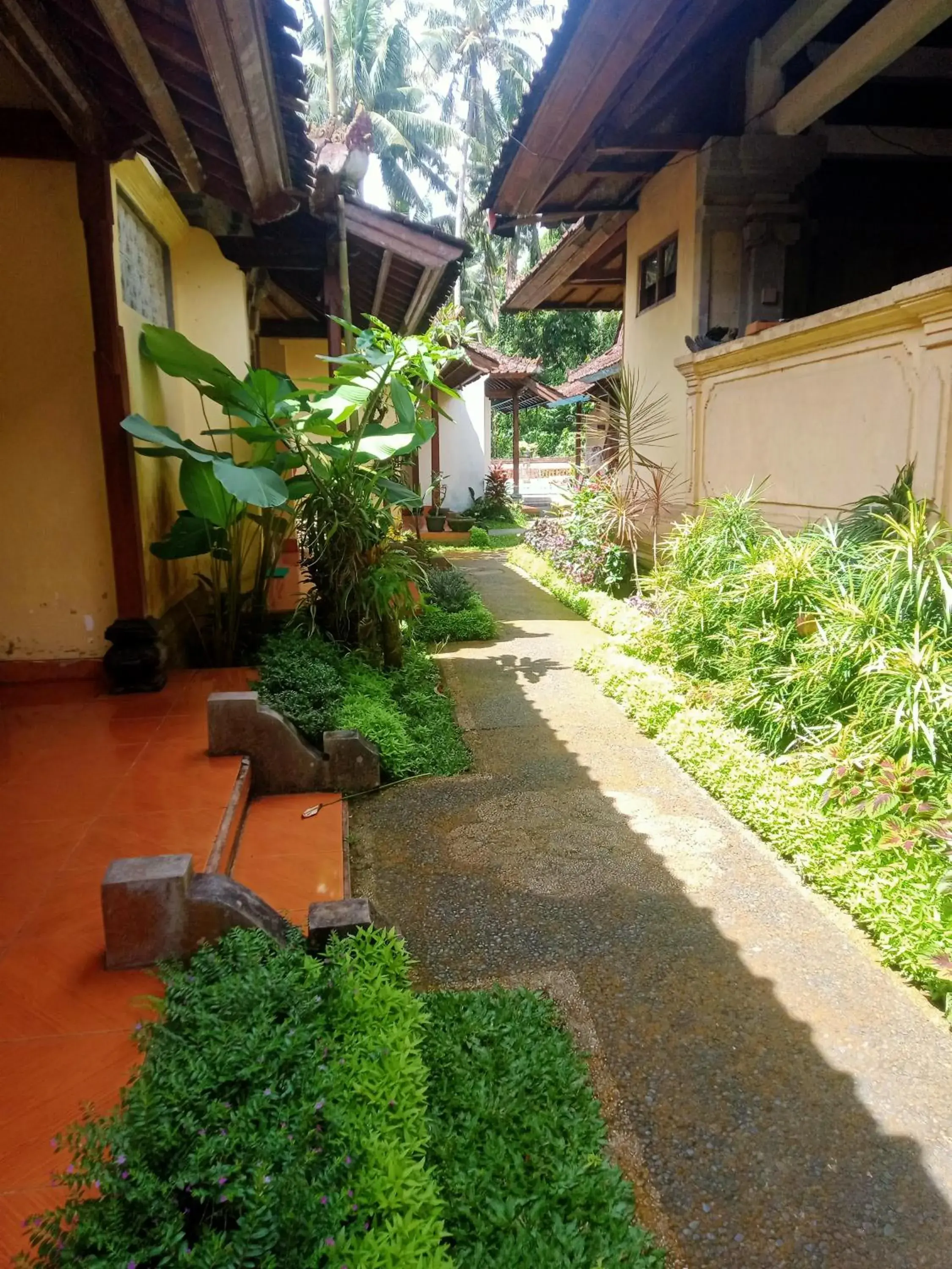 Standard Twin Room with AC in Puri Bebengan Bungalows Standard Twin Room with AC in Puri Bebengan Bungalows