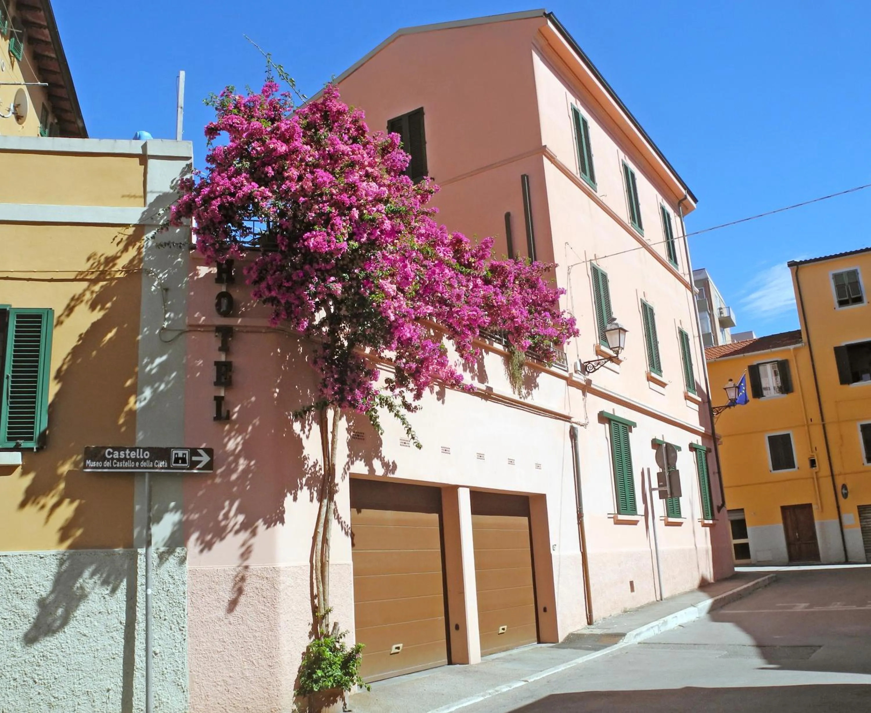 Property building in Albergo Italia