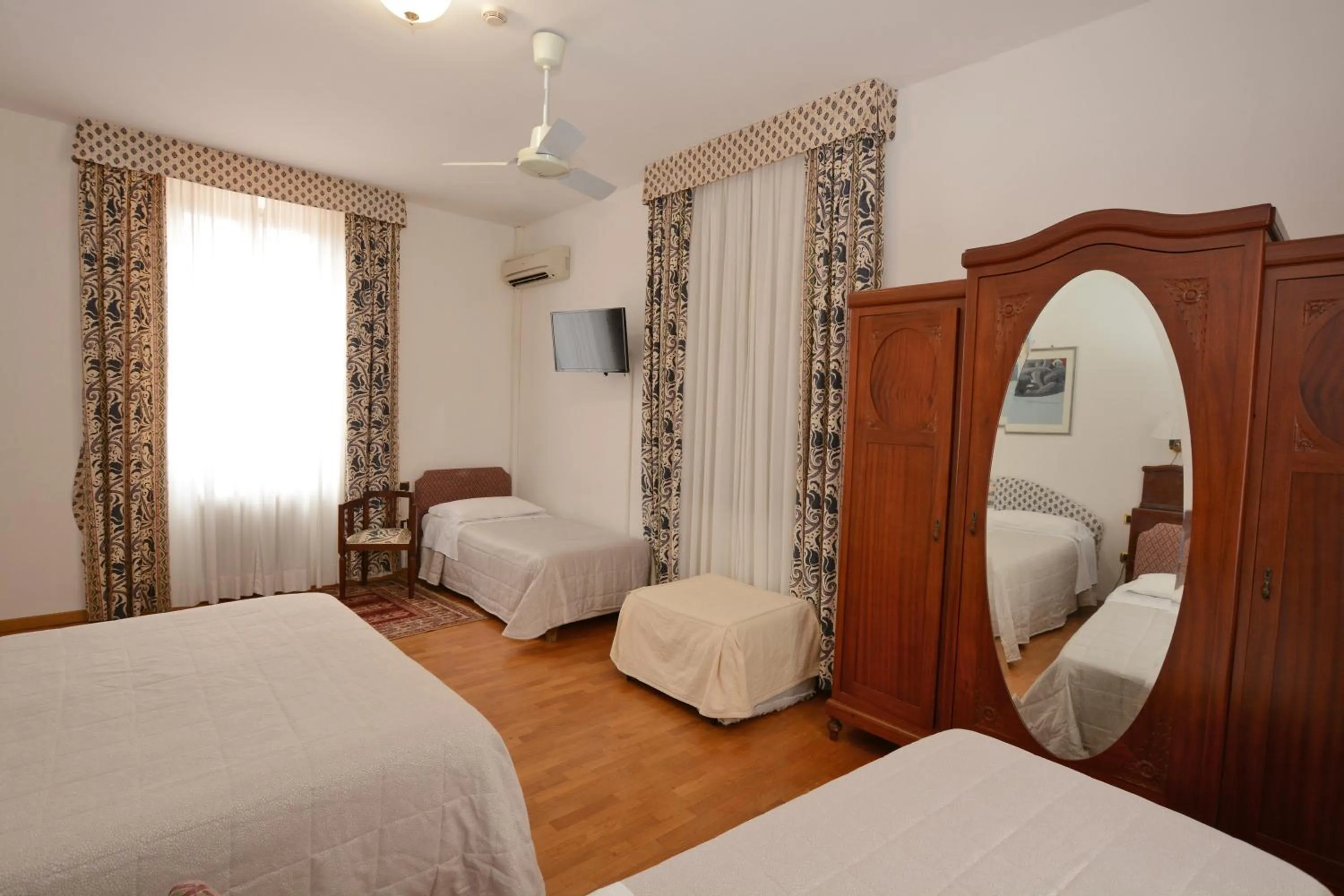 Bed in Albergo Italia