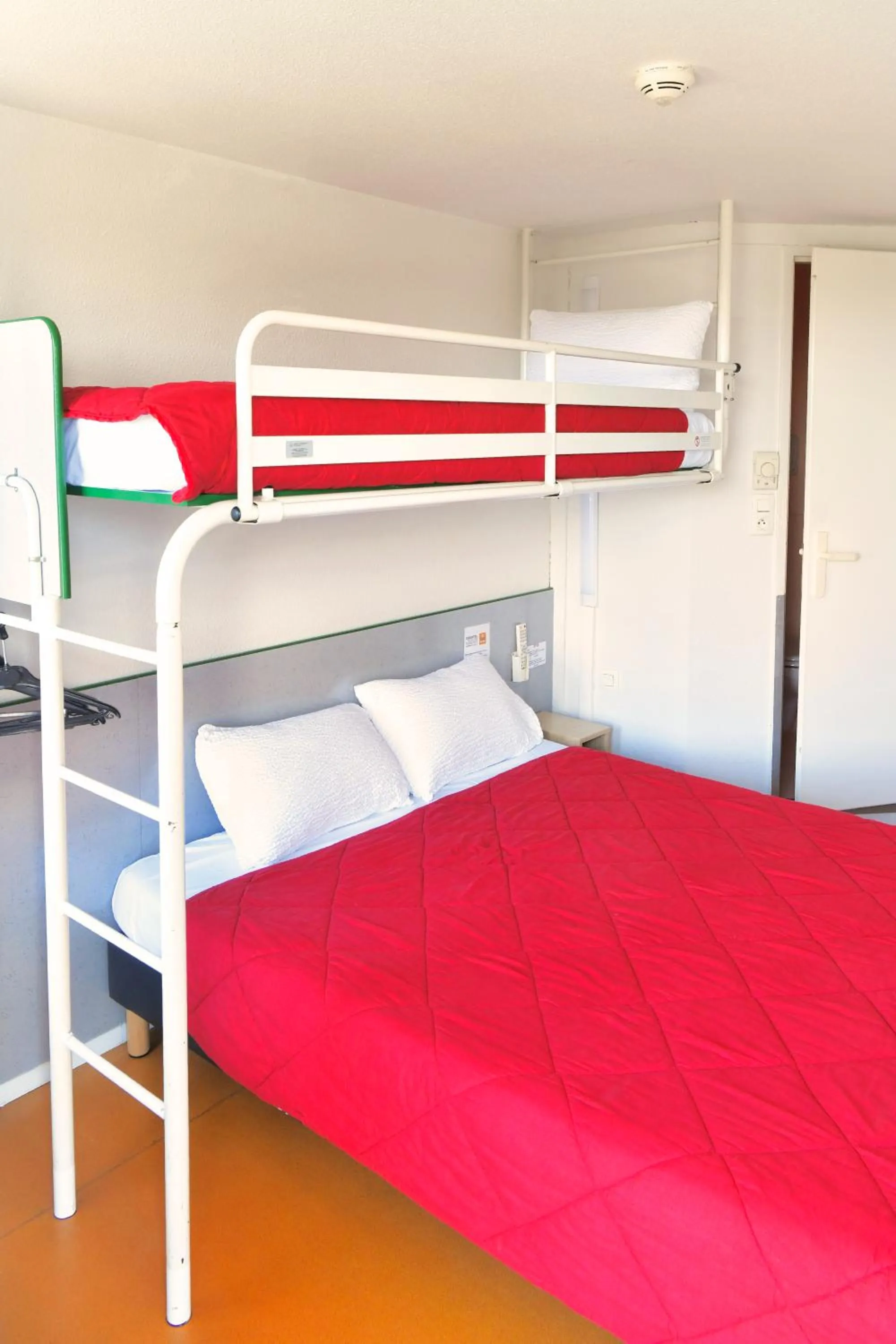 Bed in Premiere Classe Saint Nazaire - Trignac