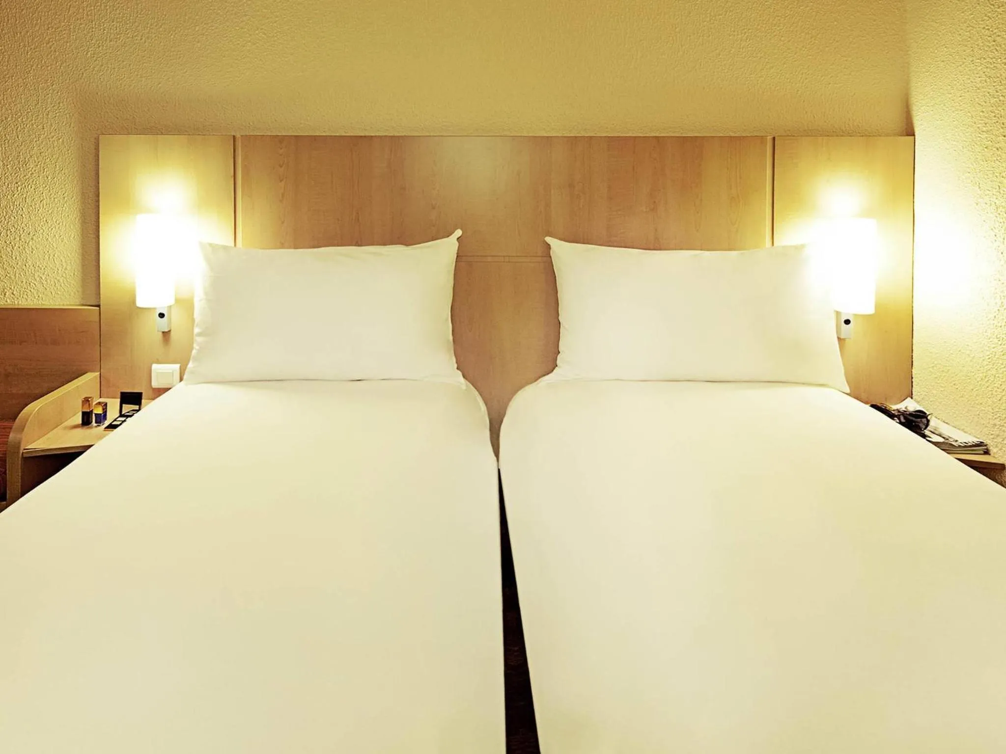 Bedroom, Bed in ibis Poitiers Centre