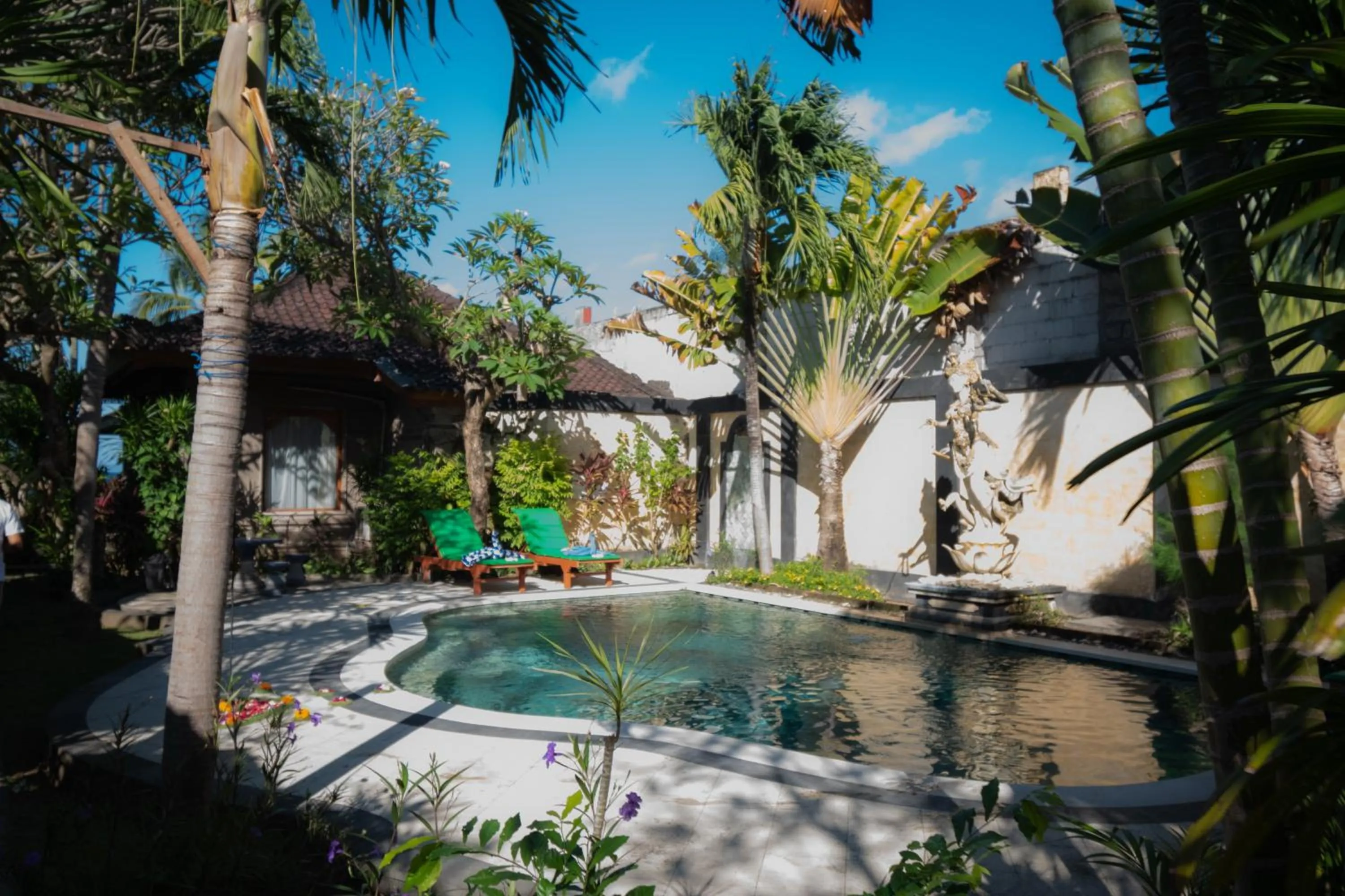 Pool view in Bungalow Geringsing