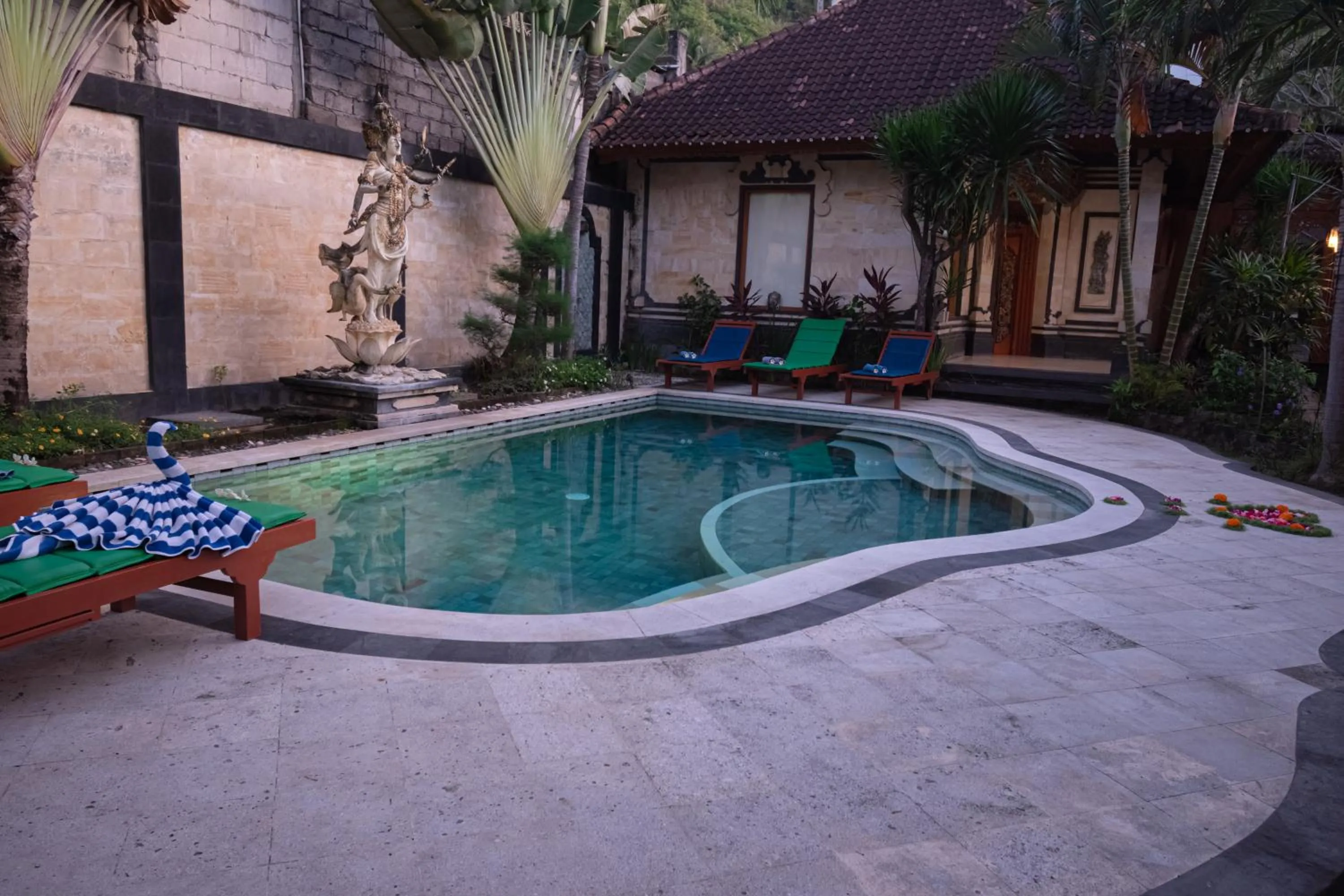Pool view in Bungalow Geringsing
