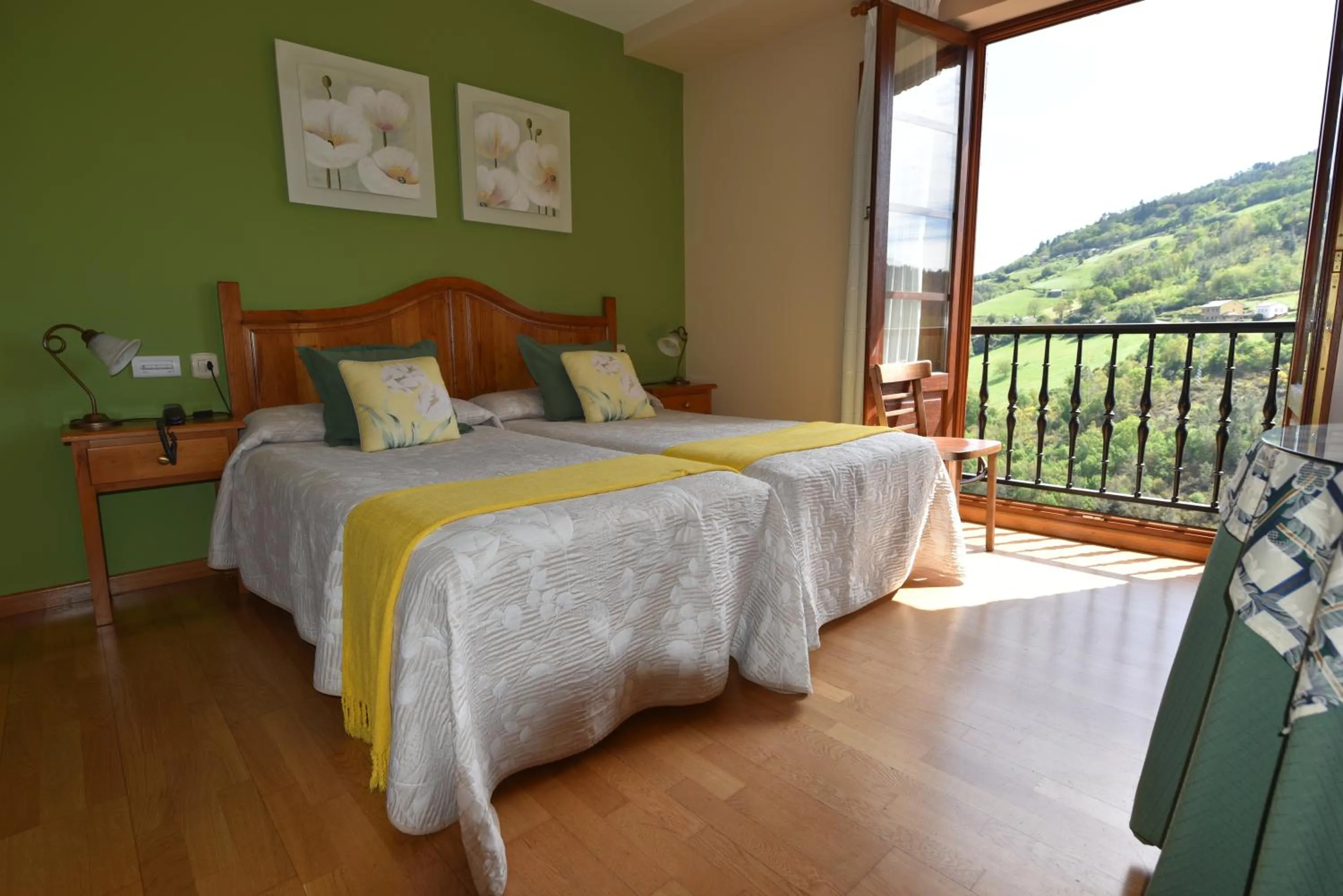 Bed in Hotel Restaurante Casa Petronila