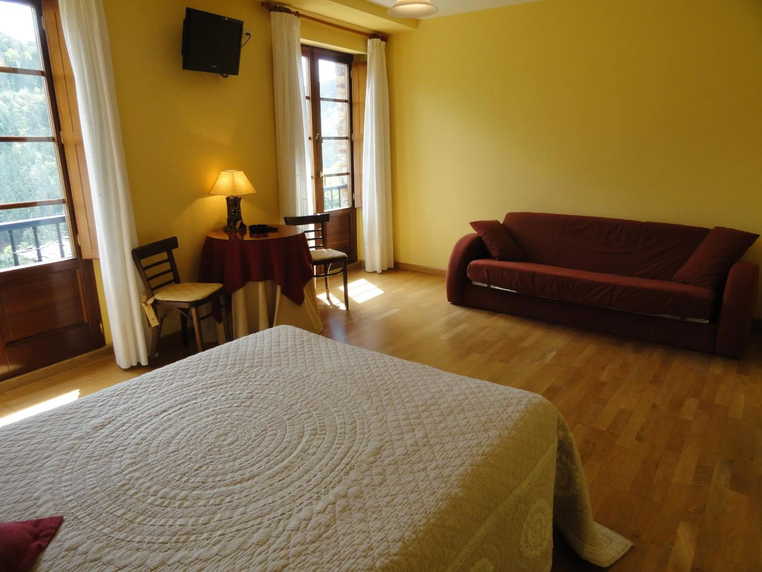 Bed in Hotel Restaurante Casa Petronila