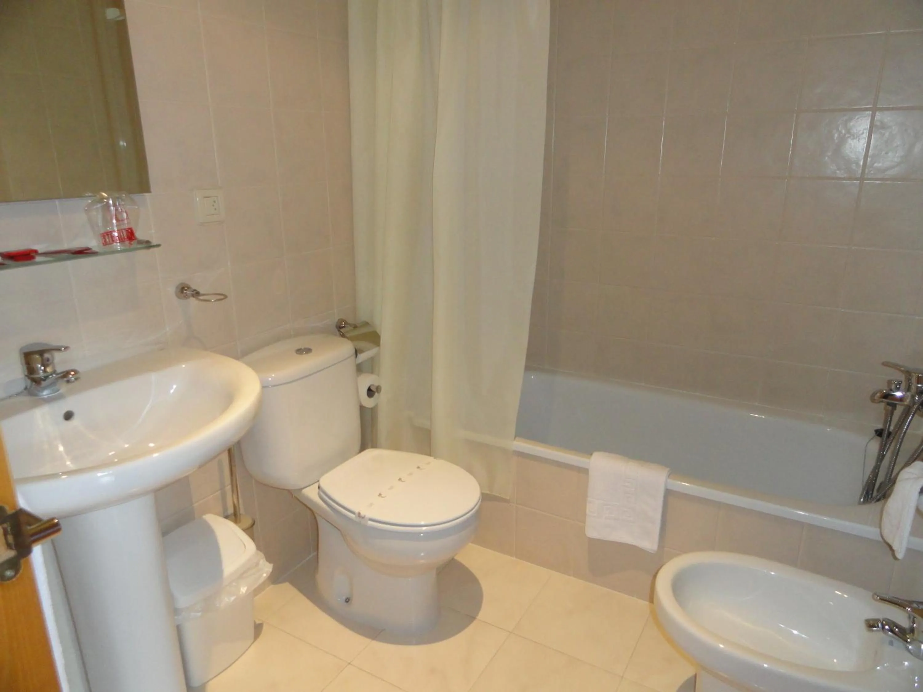 Toilet in Hotel Restaurante Casa Petronila