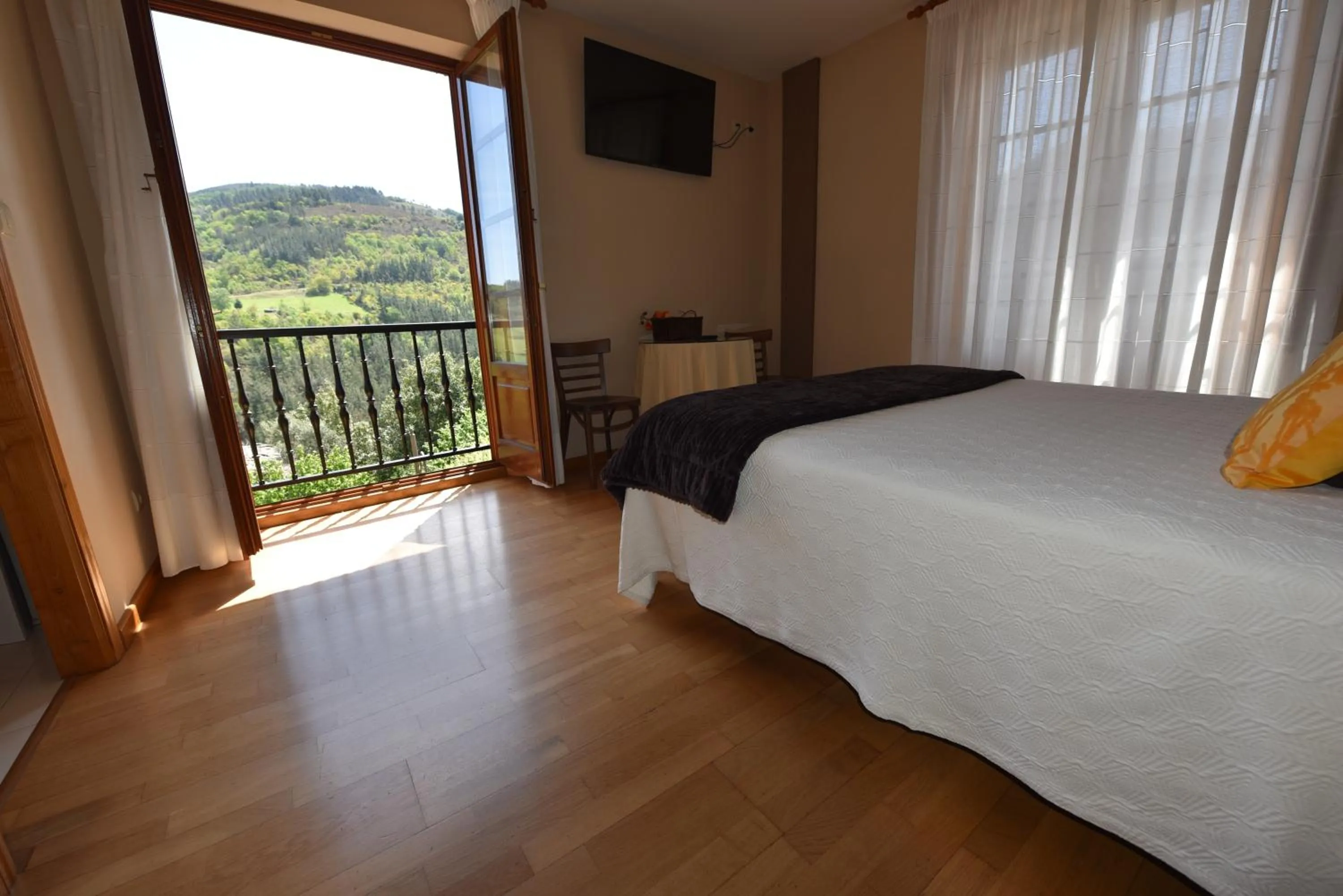Bed in Hotel Restaurante Casa Petronila