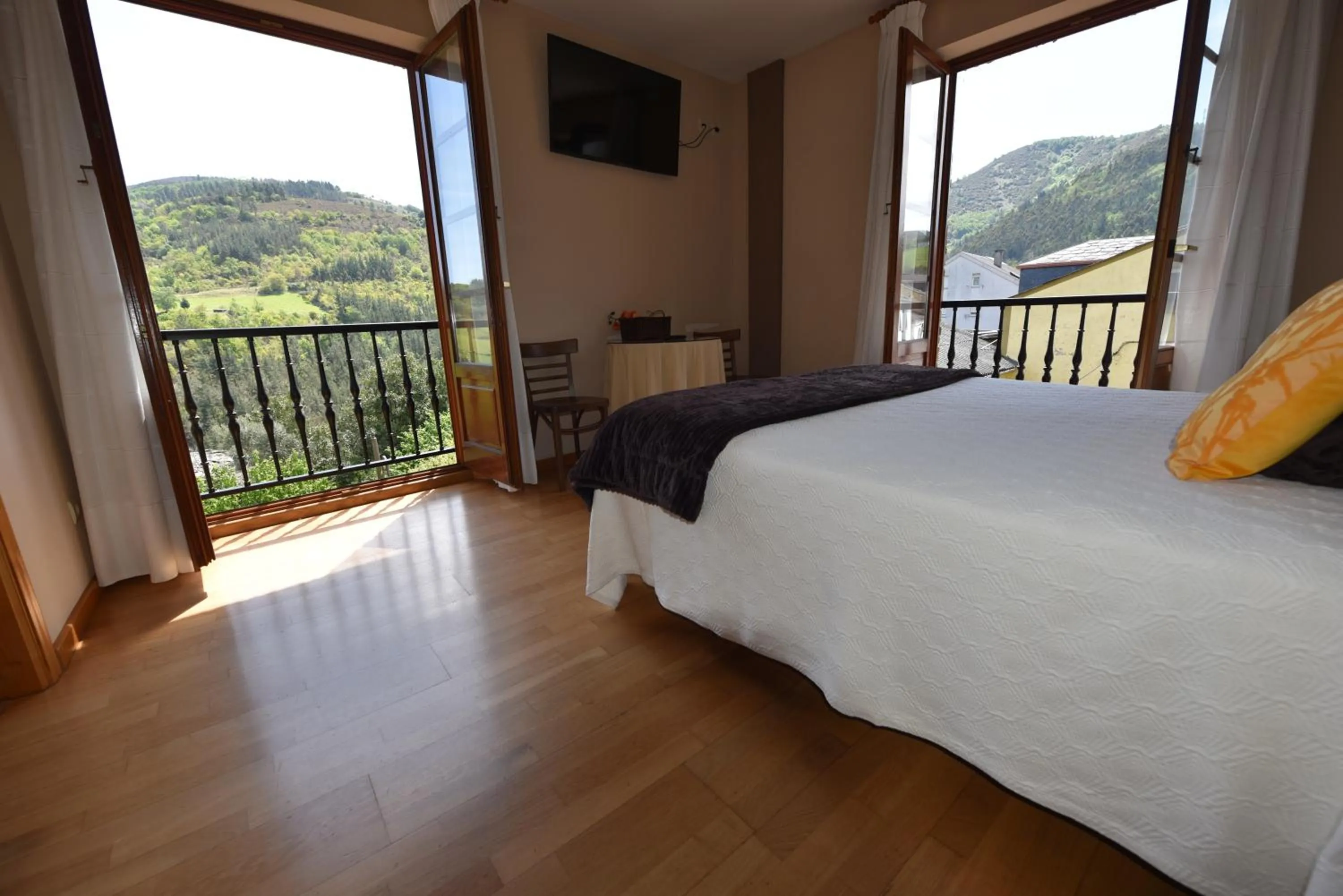 Bed in Hotel Restaurante Casa Petronila