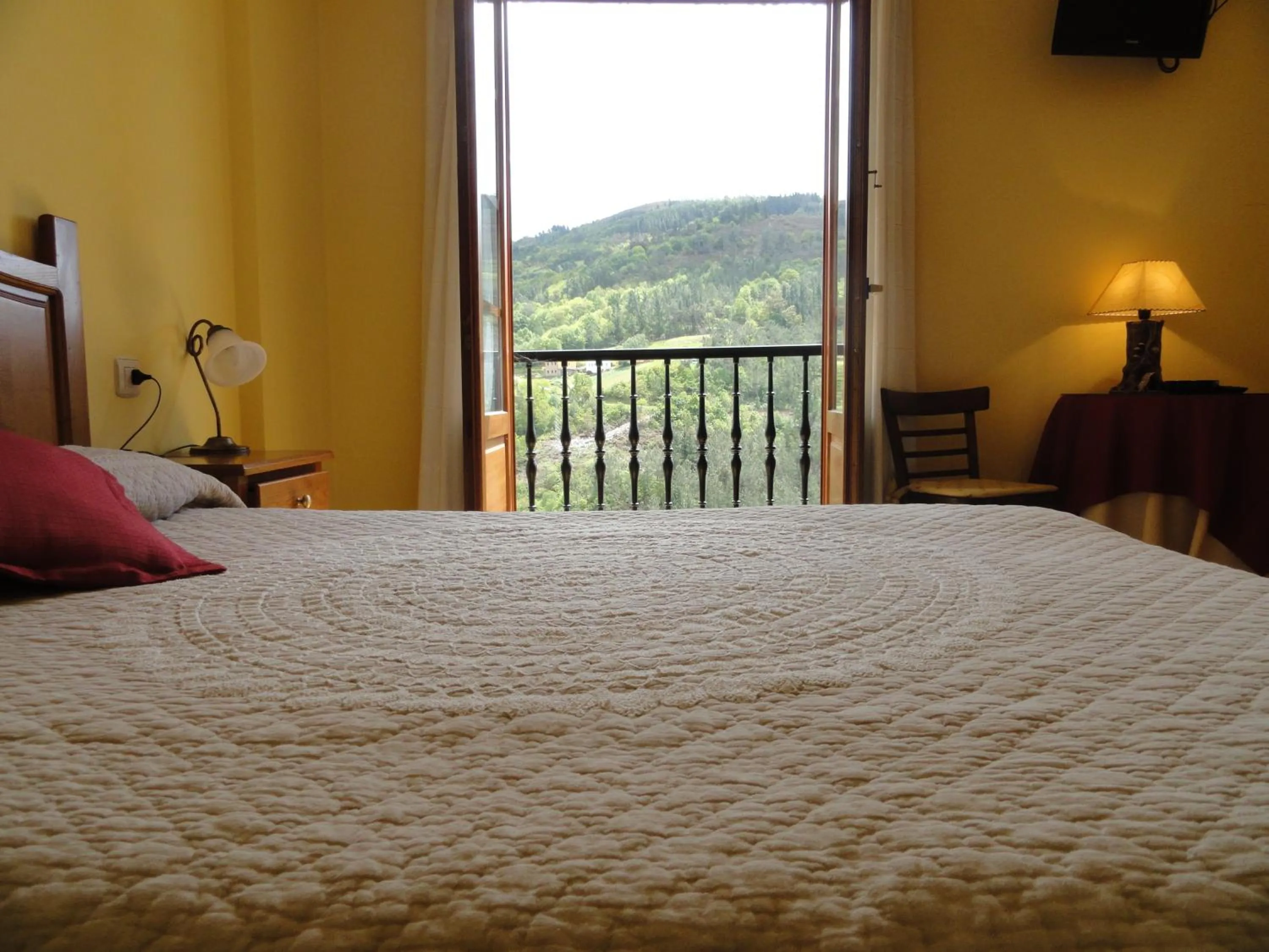 Bed in Hotel Restaurante Casa Petronila