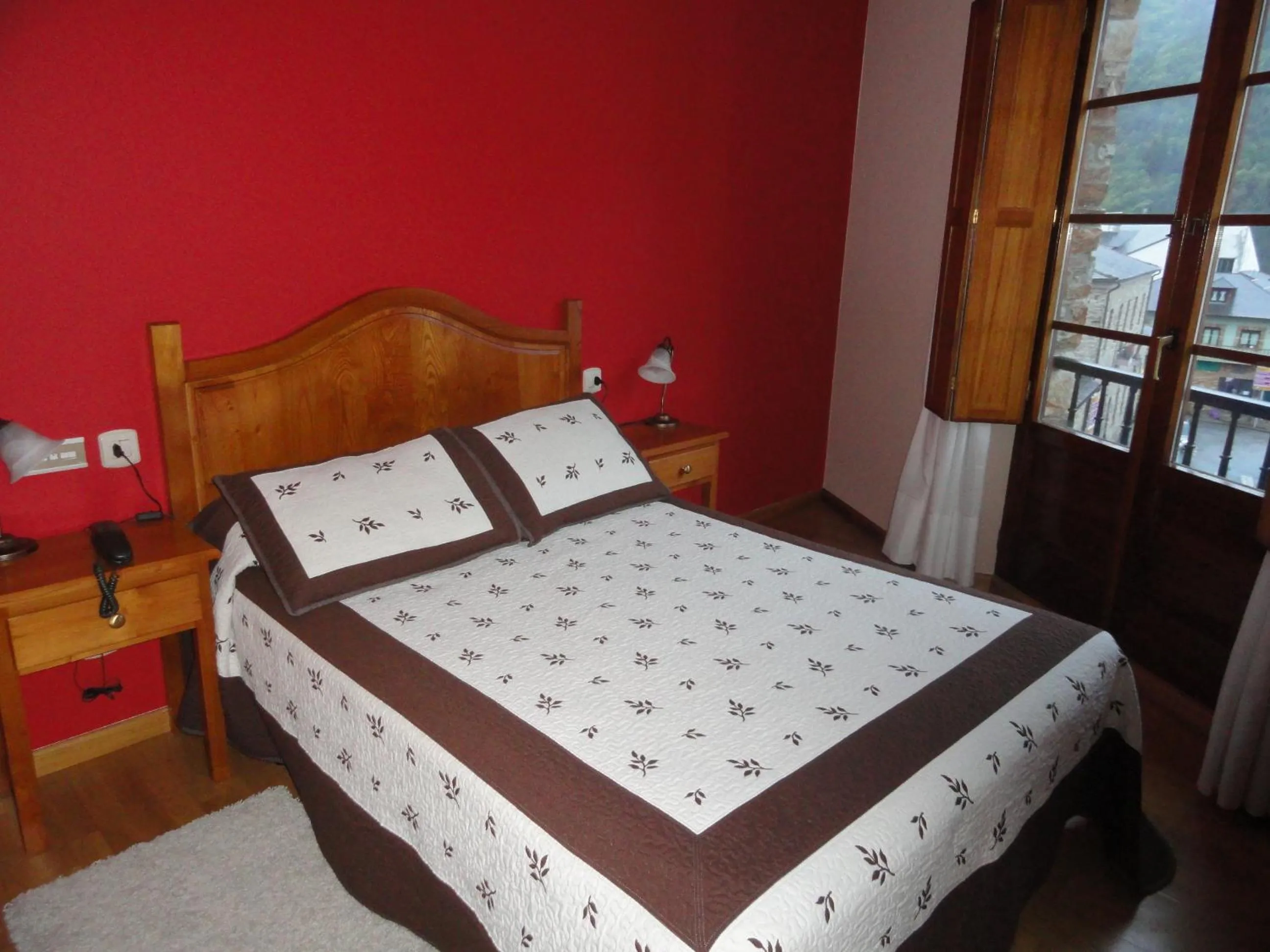 Toilet, Bed in Hotel Restaurante Casa Petronila