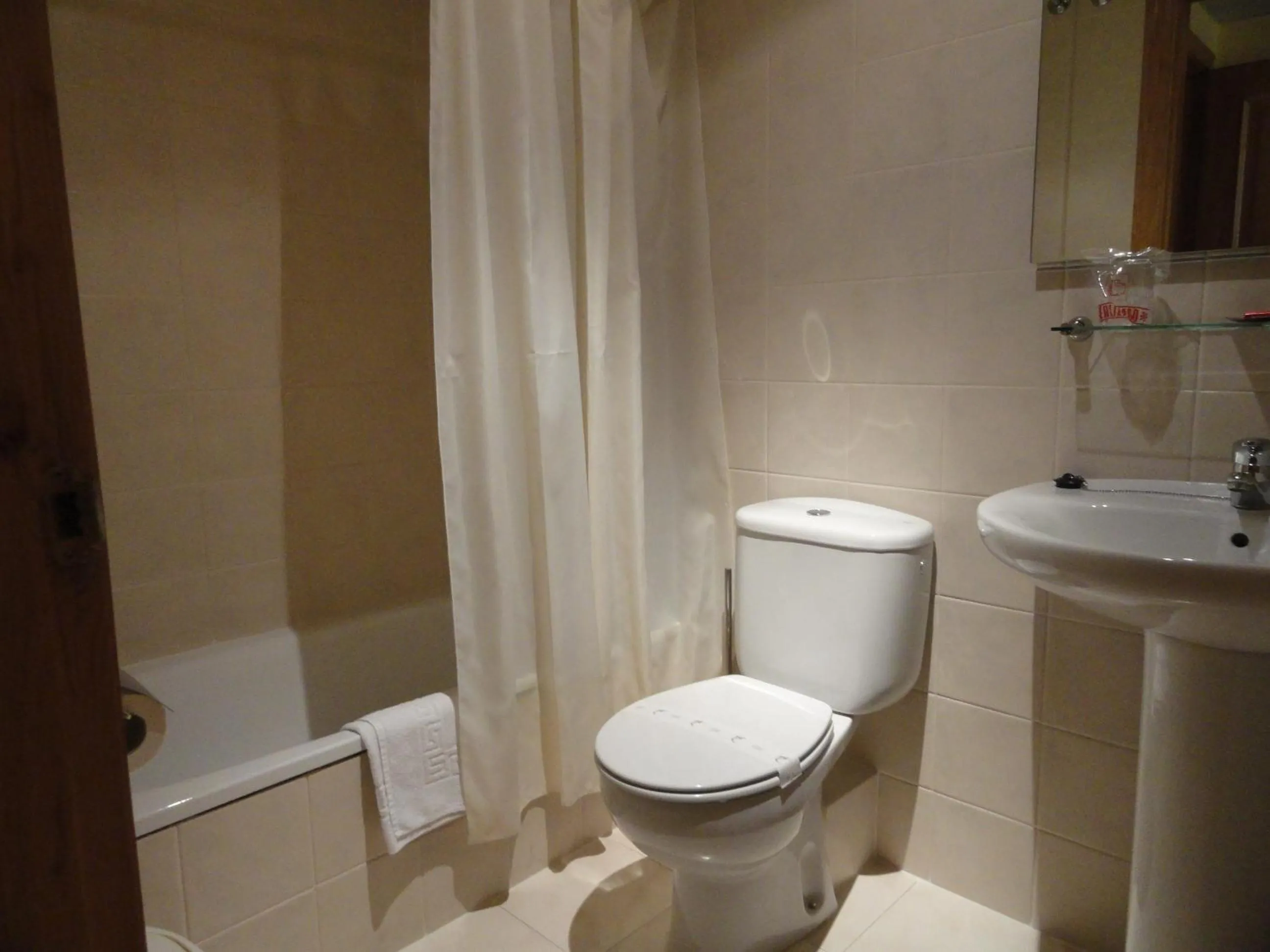 Toilet in Hotel Restaurante Casa Petronila
