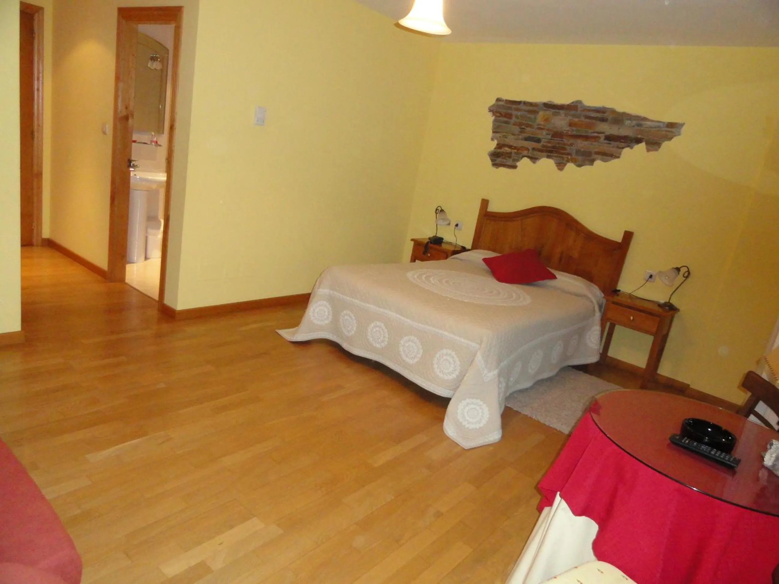 Bed in Hotel Restaurante Casa Petronila