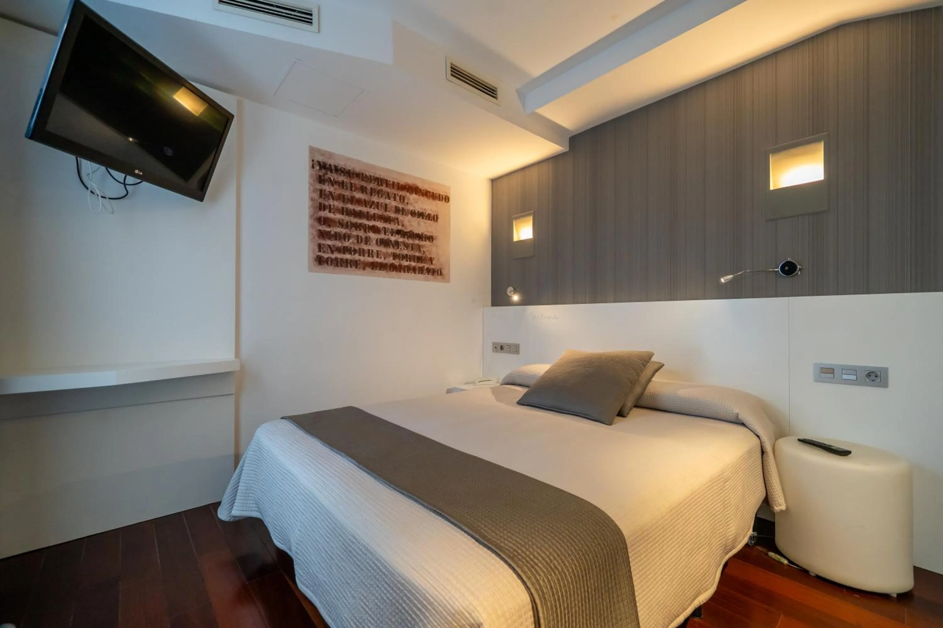 Bed in Hotel Apolonia Soria