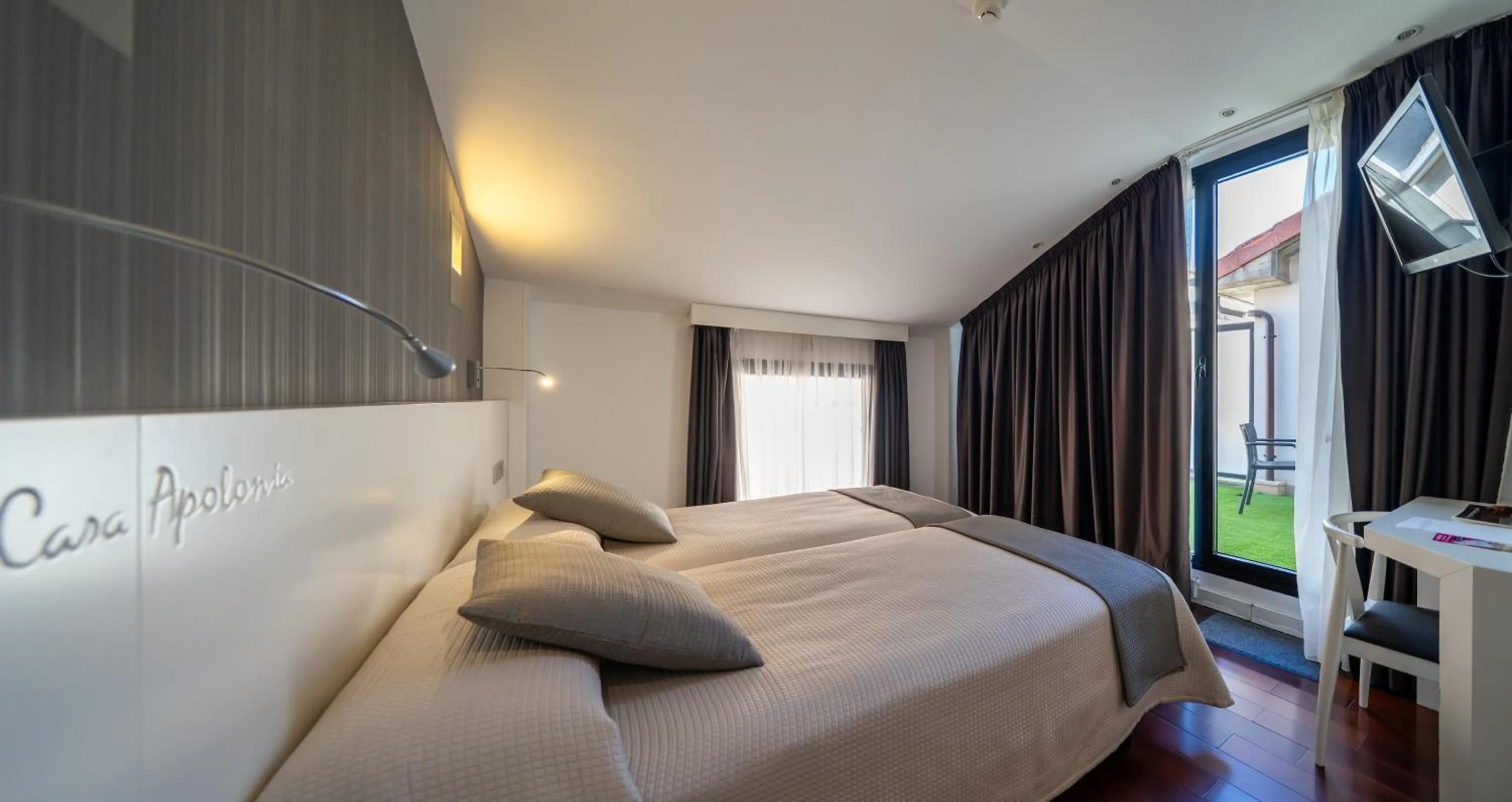 Balcony/Terrace, Bed in Hotel Apolonia Soria