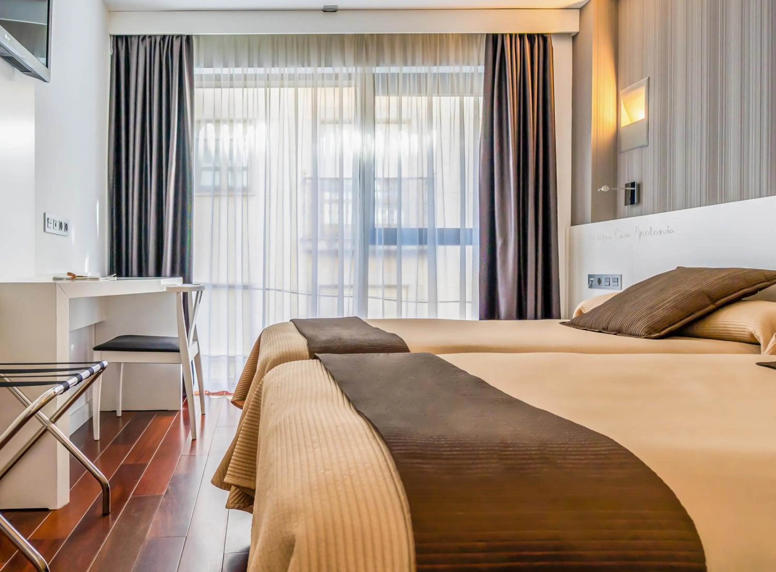 Photo of the whole room, Bed in Hotel Apolonia Soria