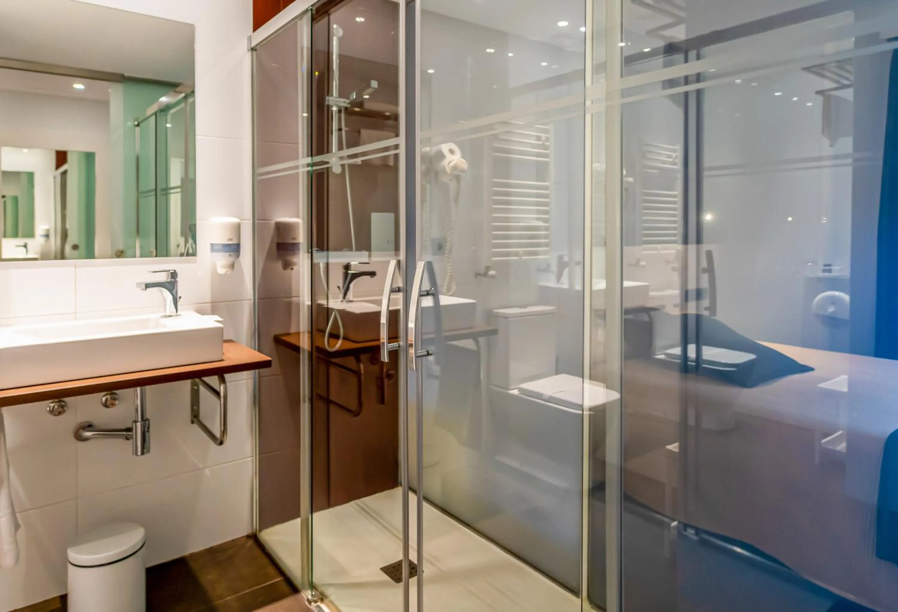 Bathroom in Hotel Apolonia Soria