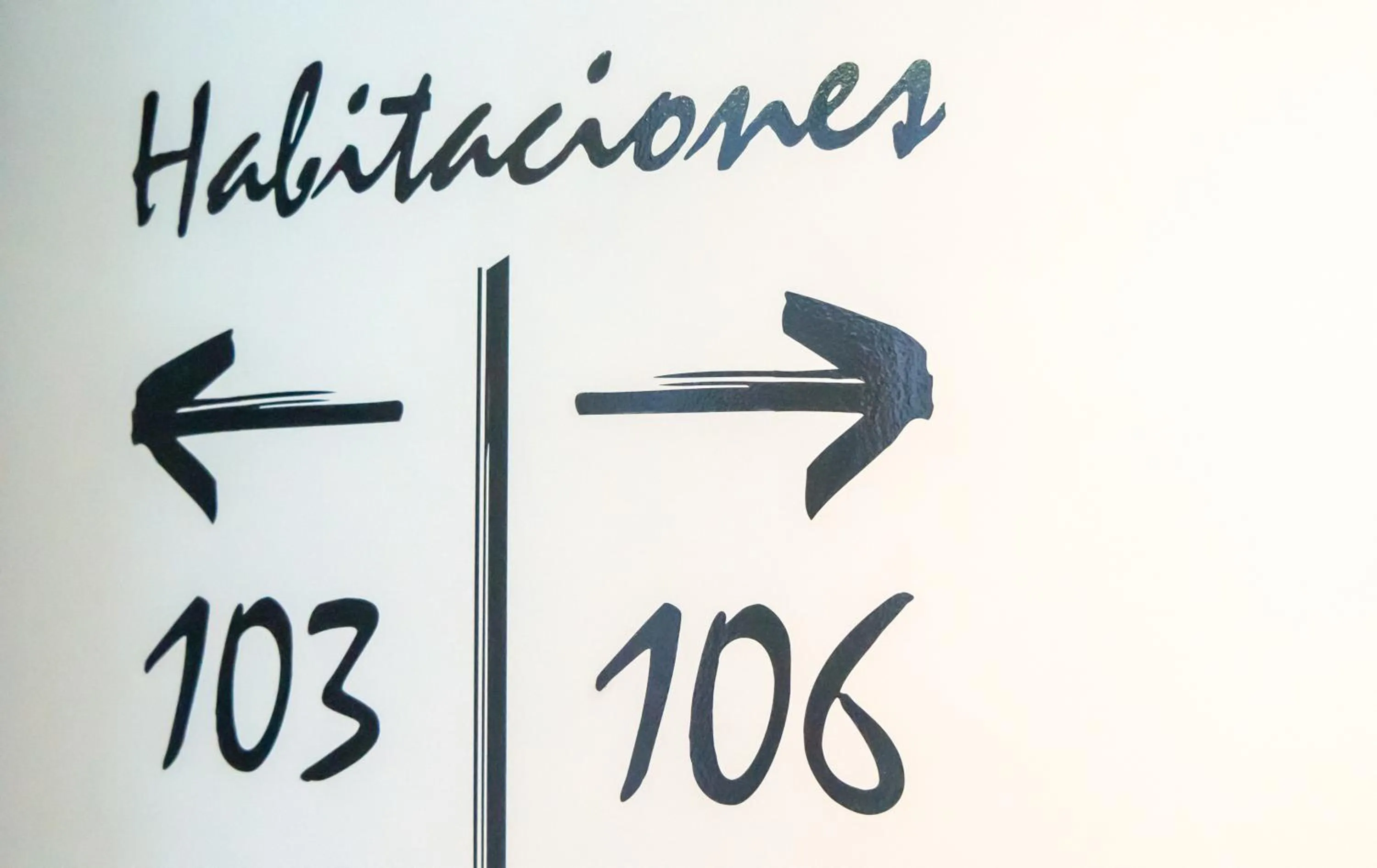 Logo/Certificate/Sign in Hotel Apolonia Soria