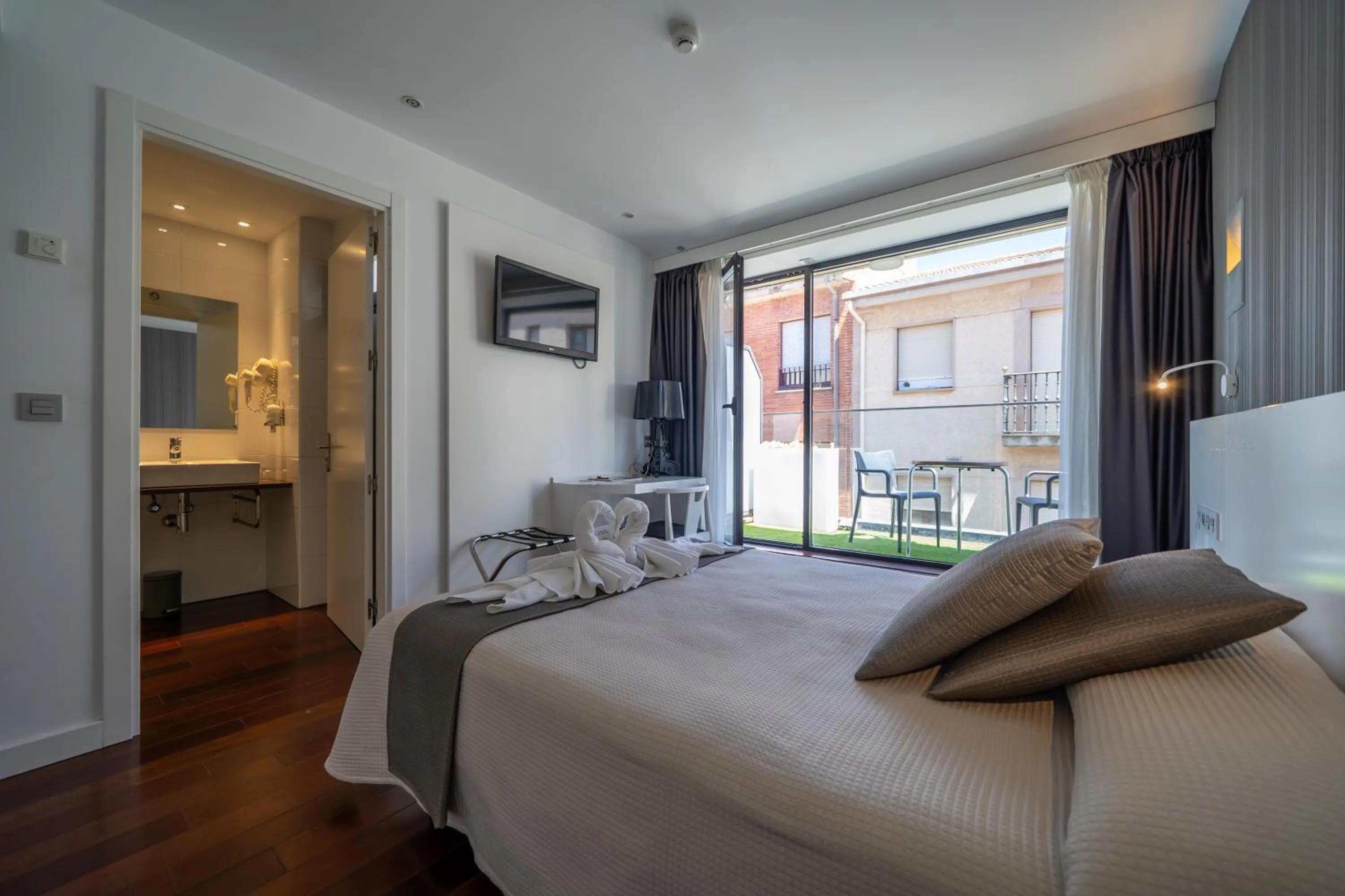 View (from property/room), Bed in Hotel Apolonia Soria