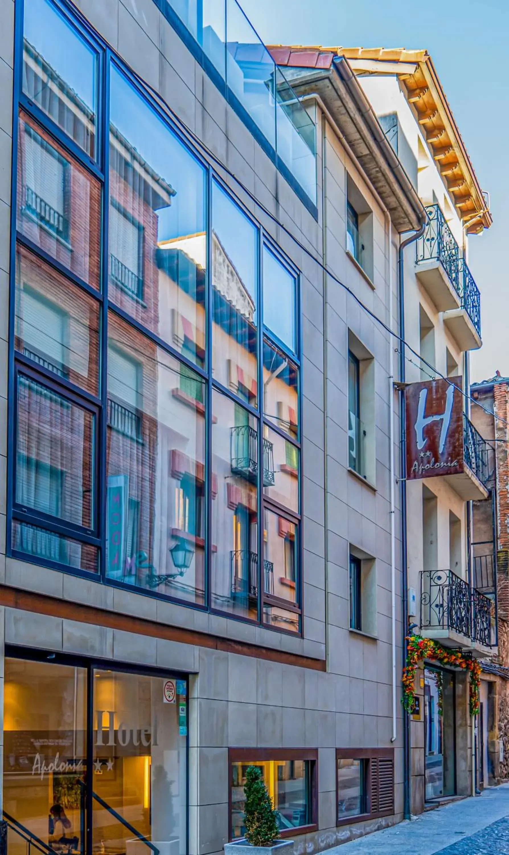 Facade/entrance in Hotel Apolonia Soria Facade/entrance in Hotel Apolonia Soria