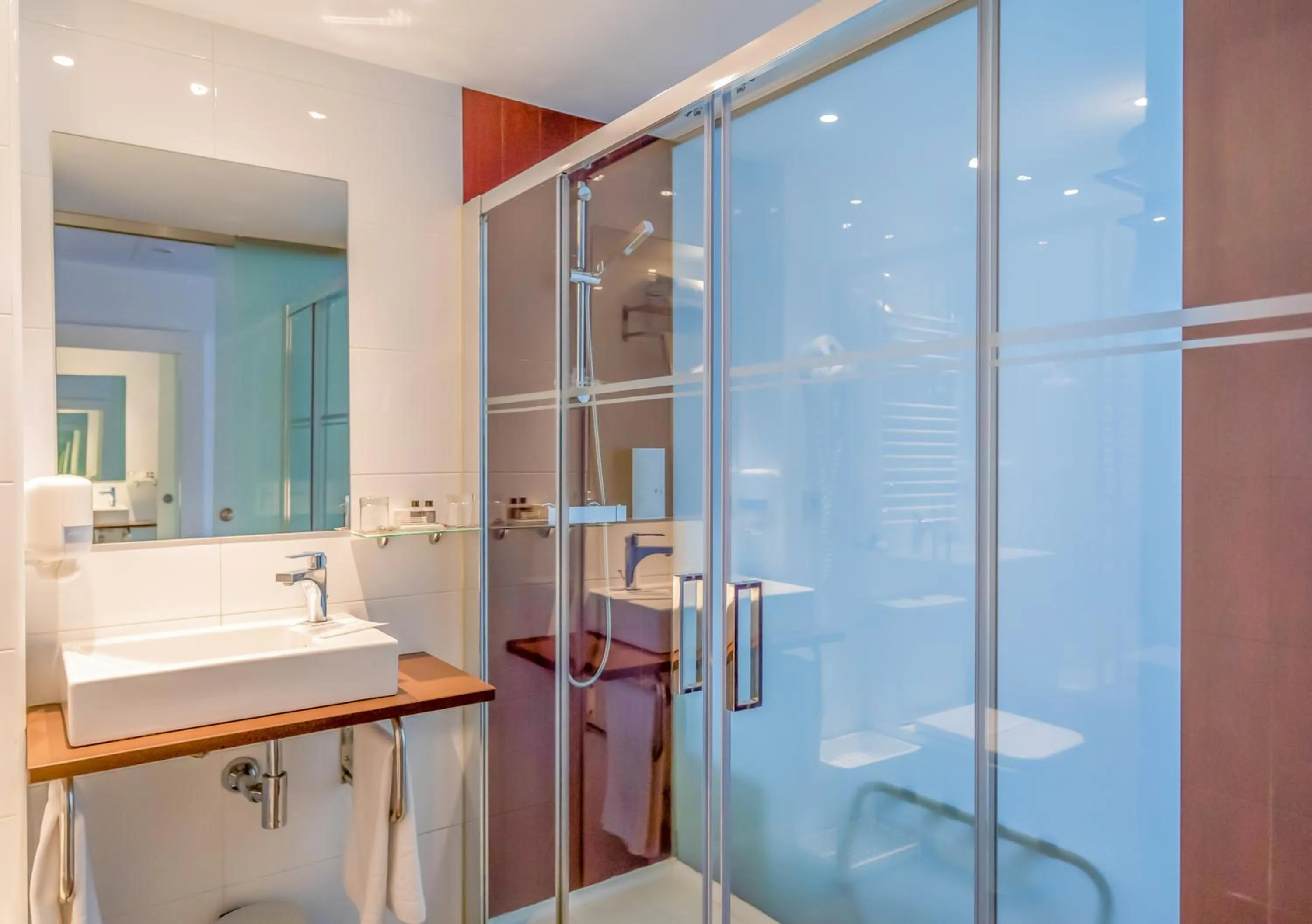 Bathroom in Hotel Apolonia Soria