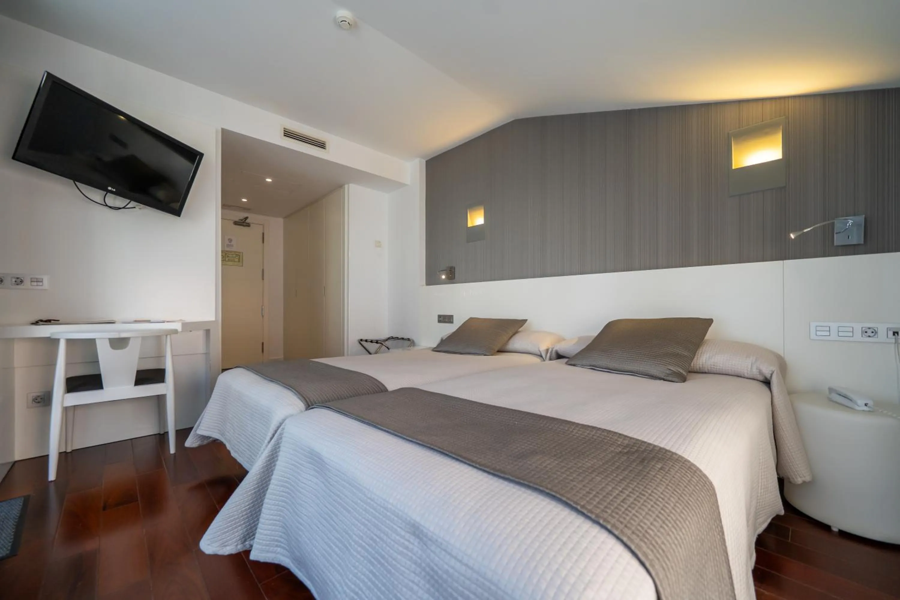 Photo of the whole room, Bed in Hotel Apolonia Soria