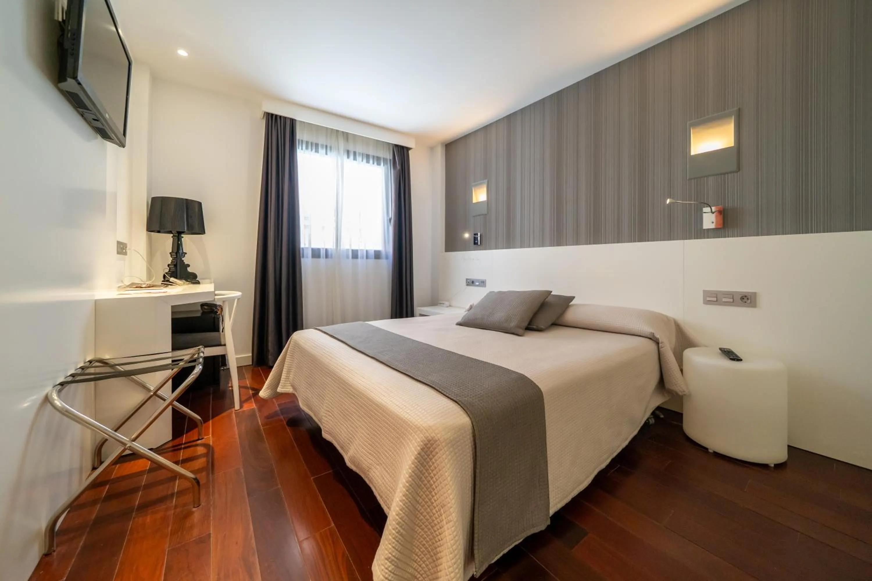 Bed in Hotel Apolonia Soria