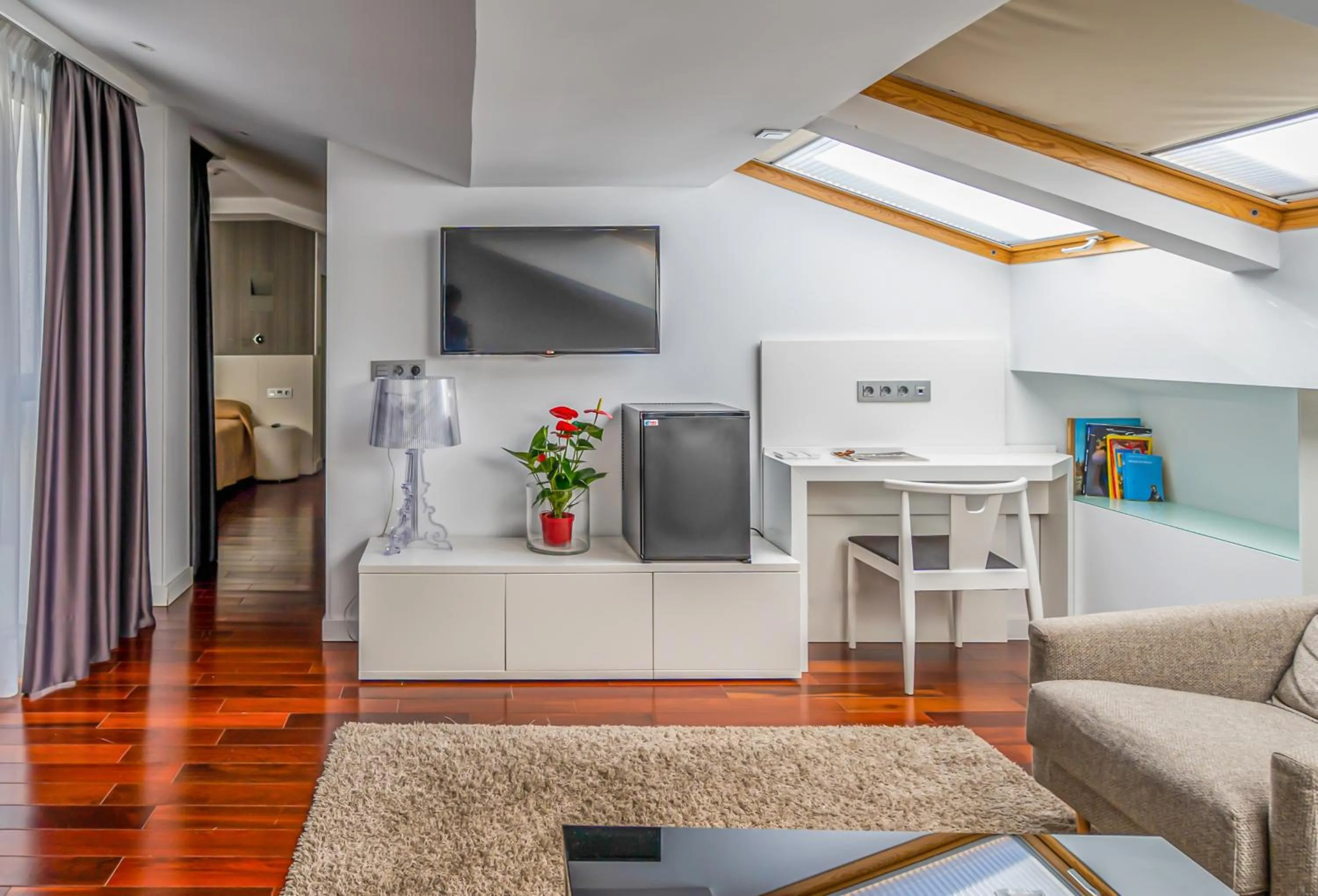 Communal lounge/ TV room in Hotel Apolonia Soria