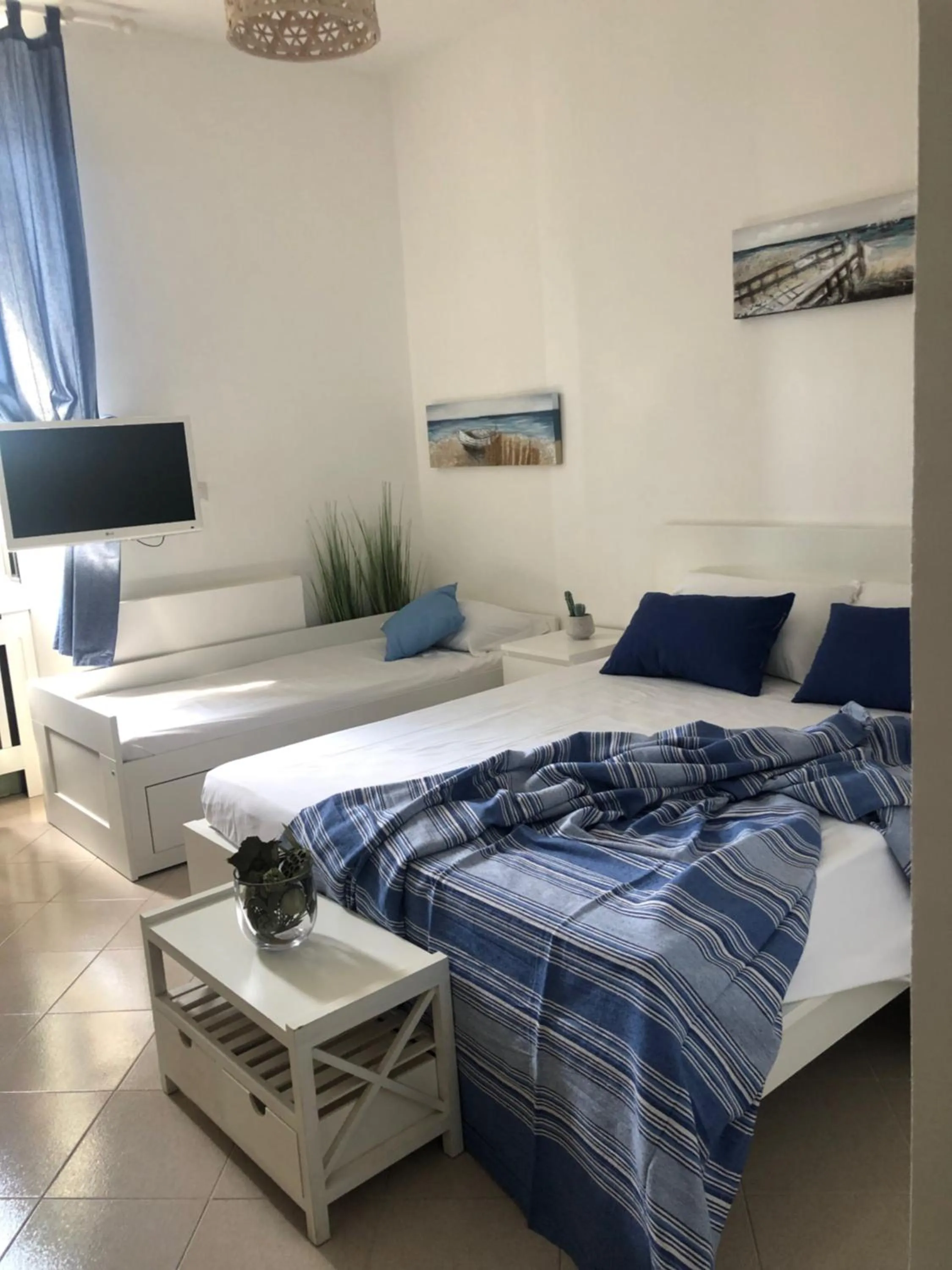 Bedroom, Bed in River View