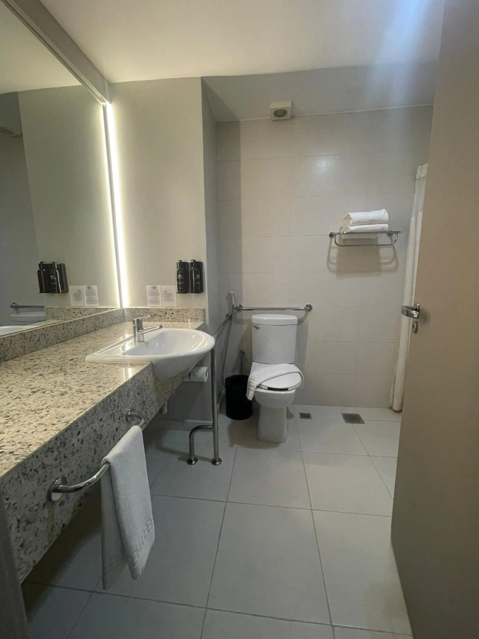Bathroom in Holiday Inn Express Belem Ananindeua by IHG
