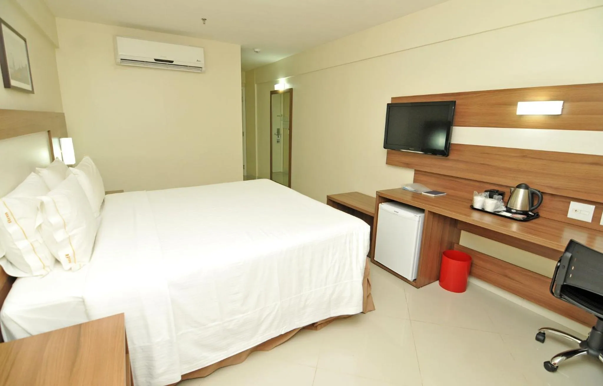 Photo of the whole room, Bed in Holiday Inn Express Belem Ananindeua by IHG