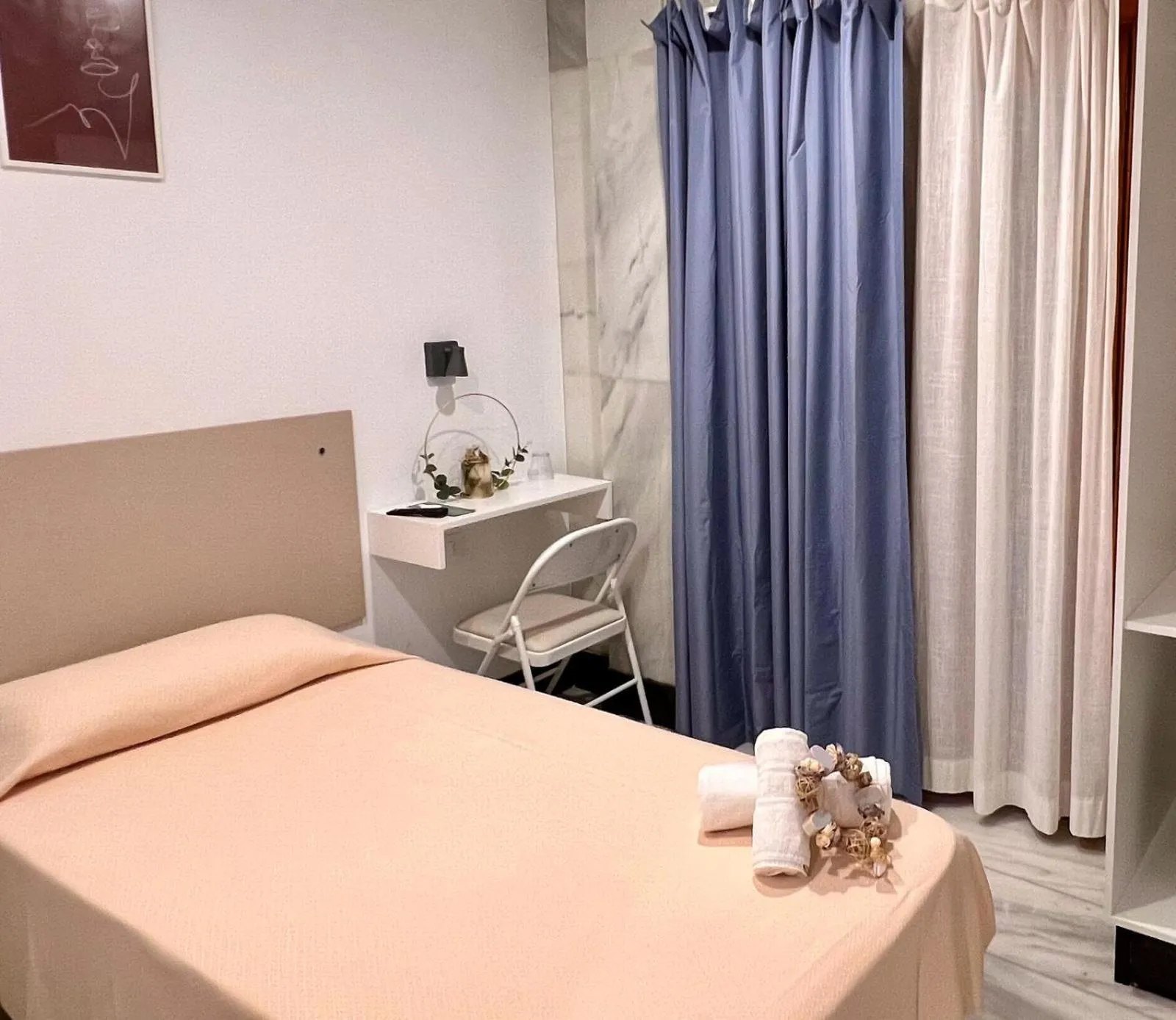 Decorative detail, Bed in Hotel Océano Centro