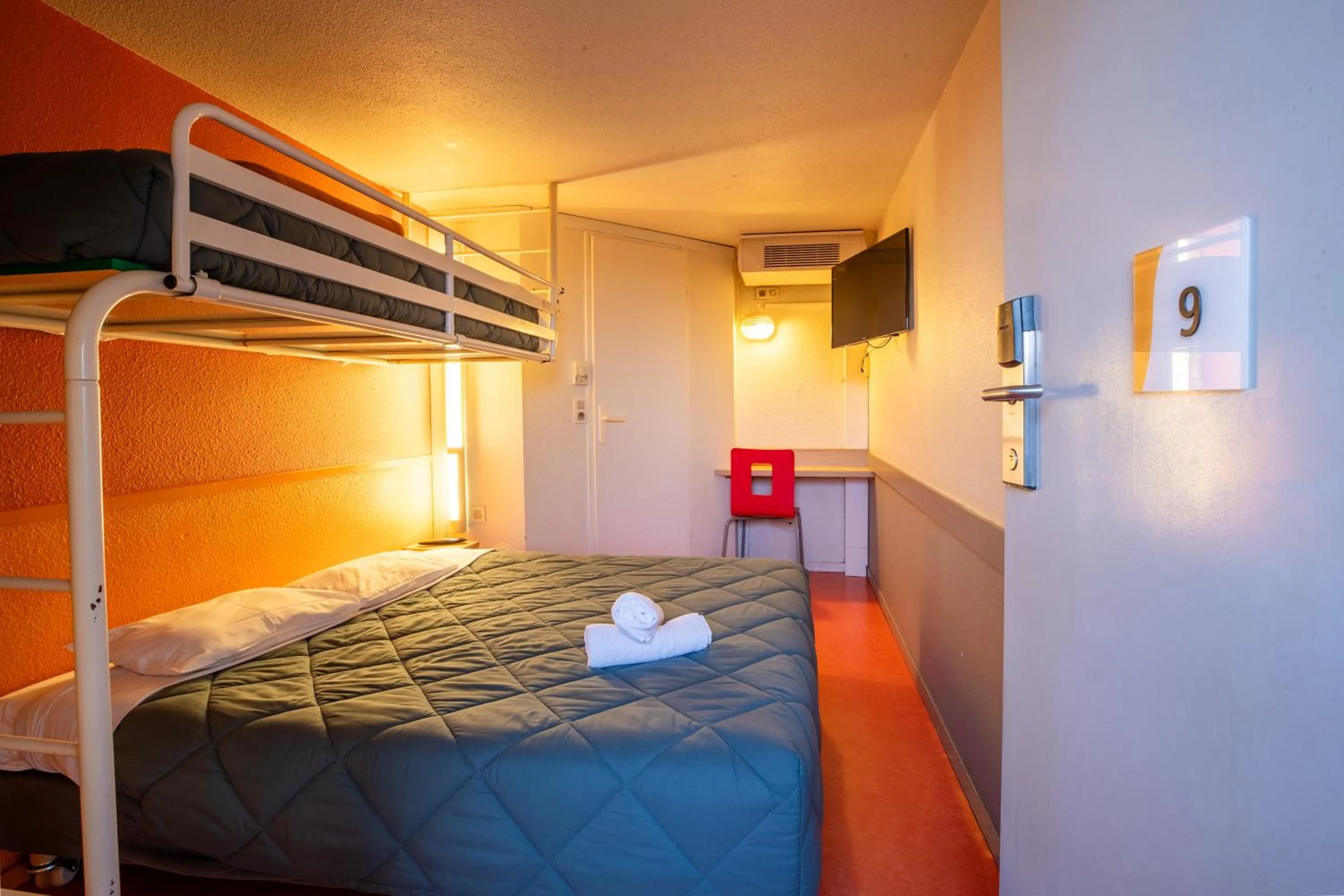 Bed in Premiere Classe Laon