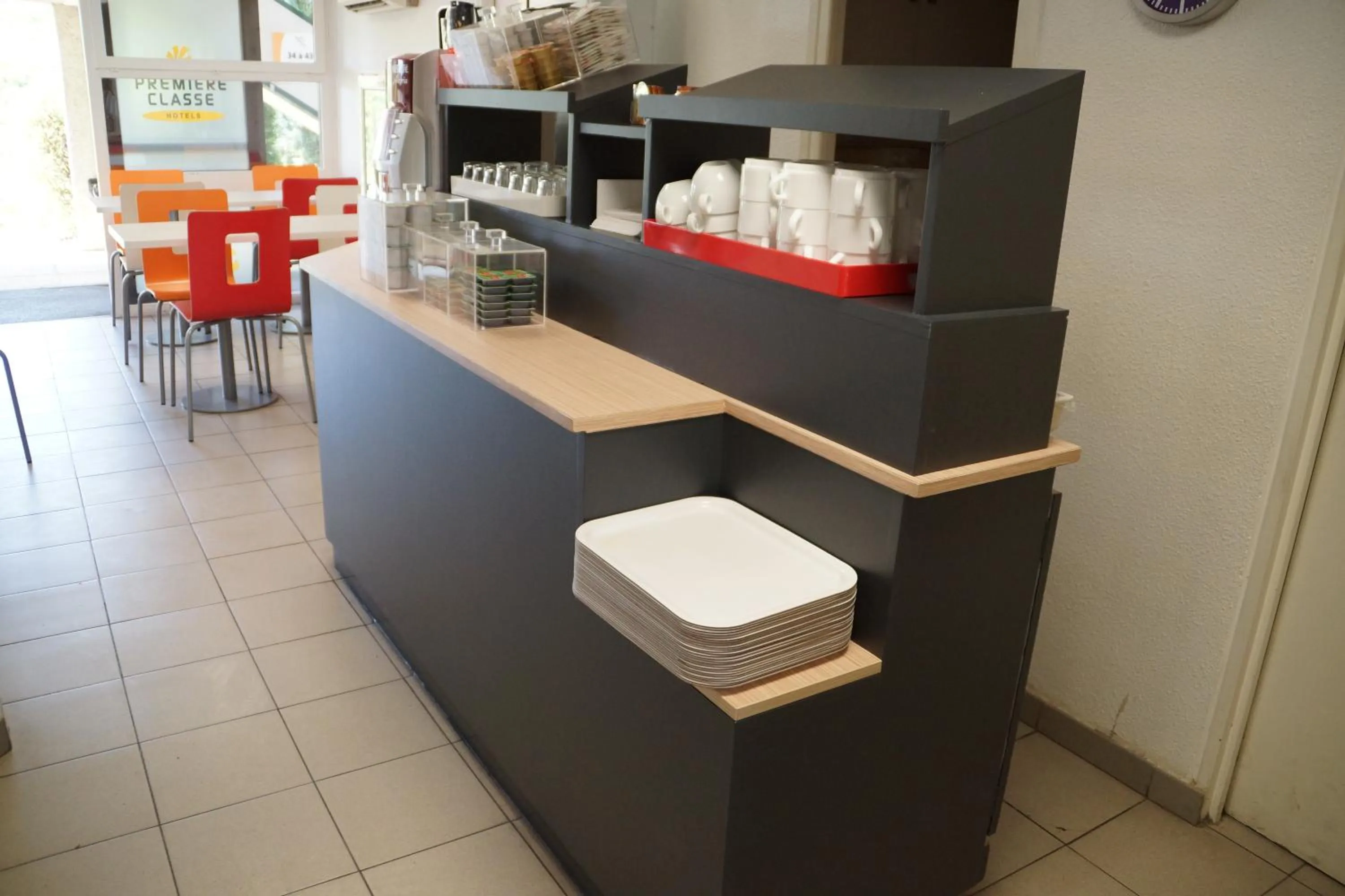 Food and drinks in Premiere Classe Laon