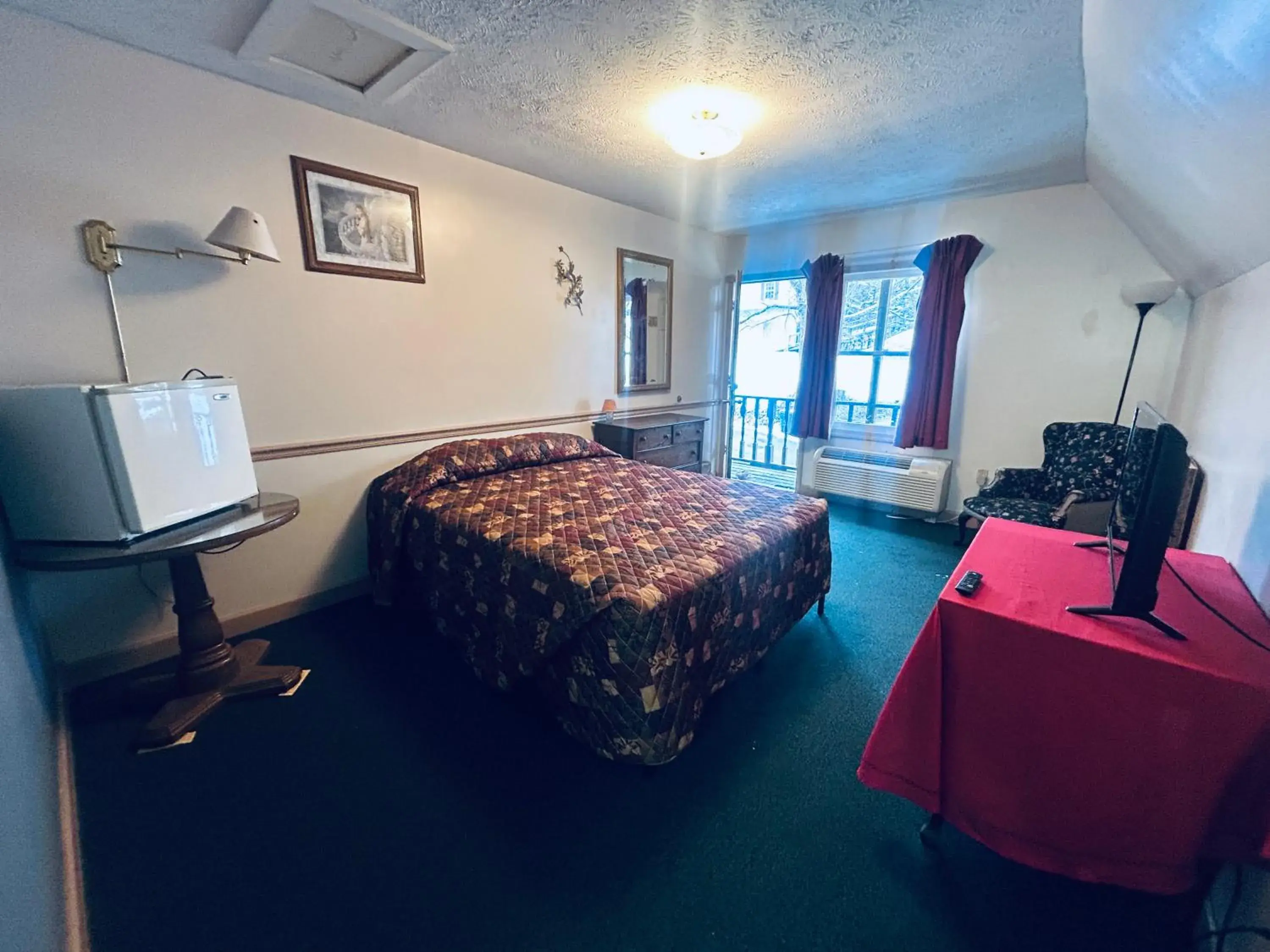 Bedroom in Big South Fork Trail Lodge Stearns Bedroom in Big South Fork Trail Lodge Stearns