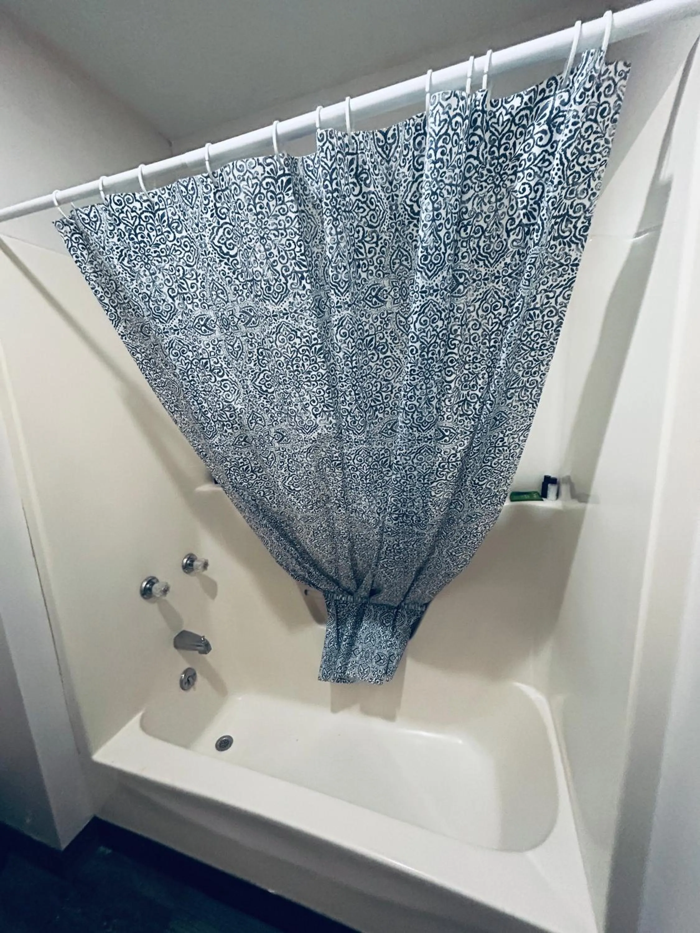 Bathroom in Big South Fork Trail Lodge Stearns