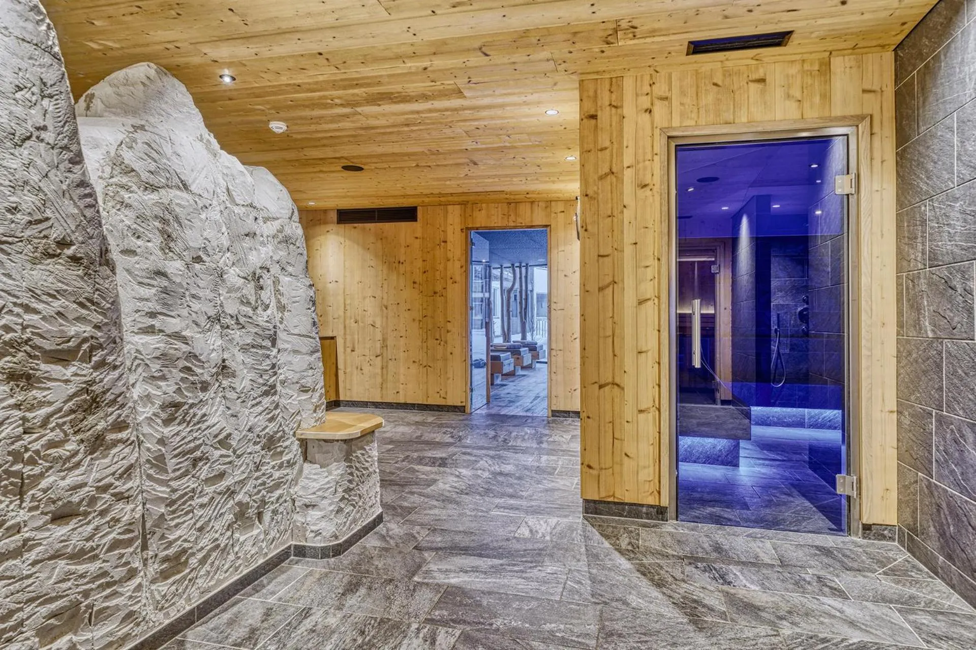 Swimming pool in Hotel Pustertalerhof