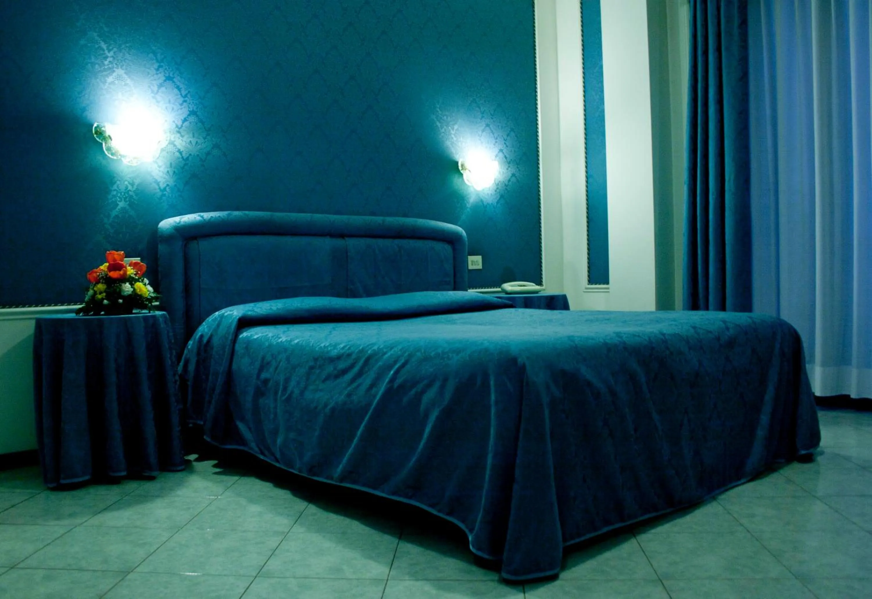Photo of the whole room, Bed in Hotel Michelangelo